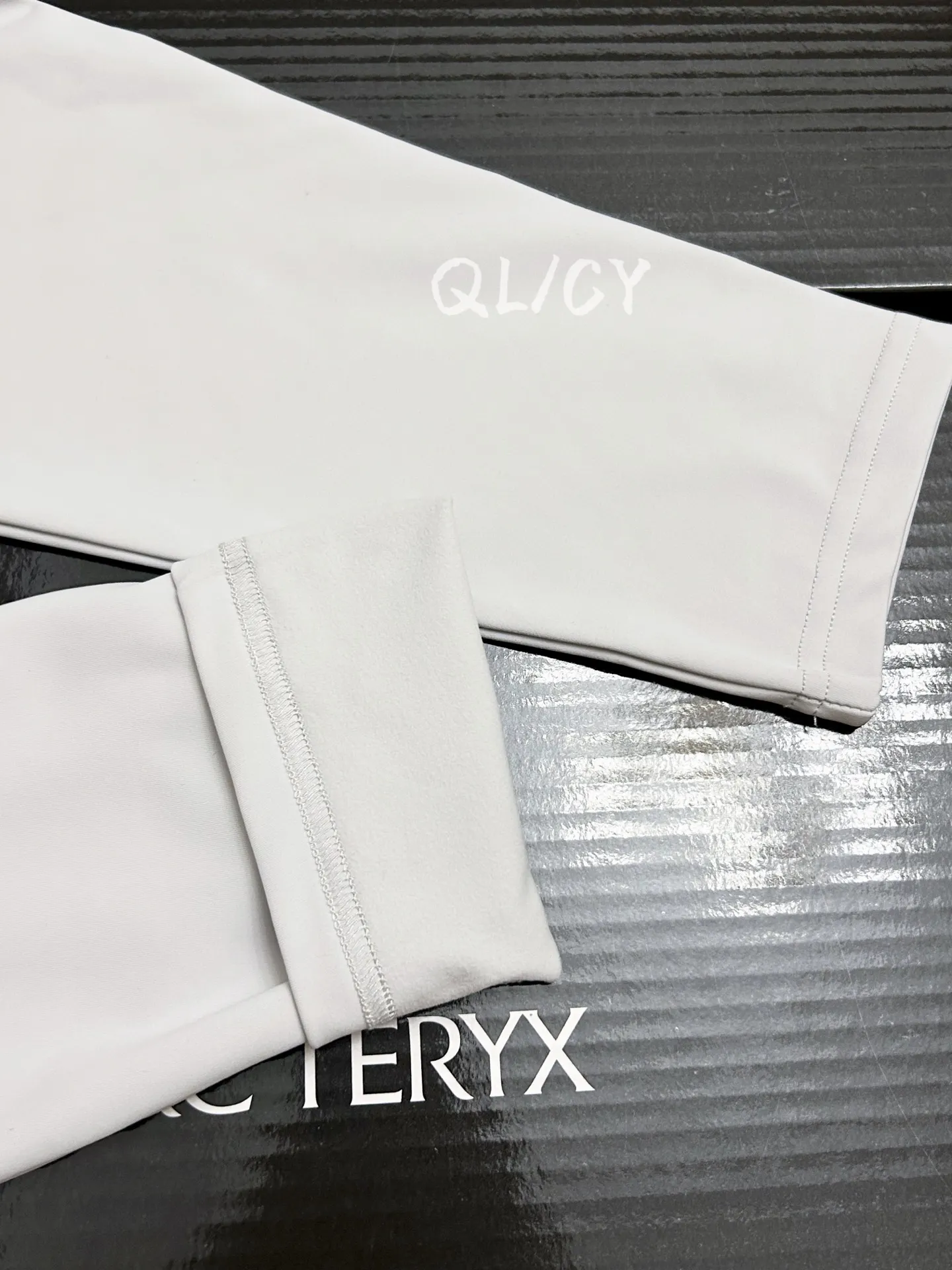 Delta Zip-Neck Fleece Sweatshirt D18019682 — view 8