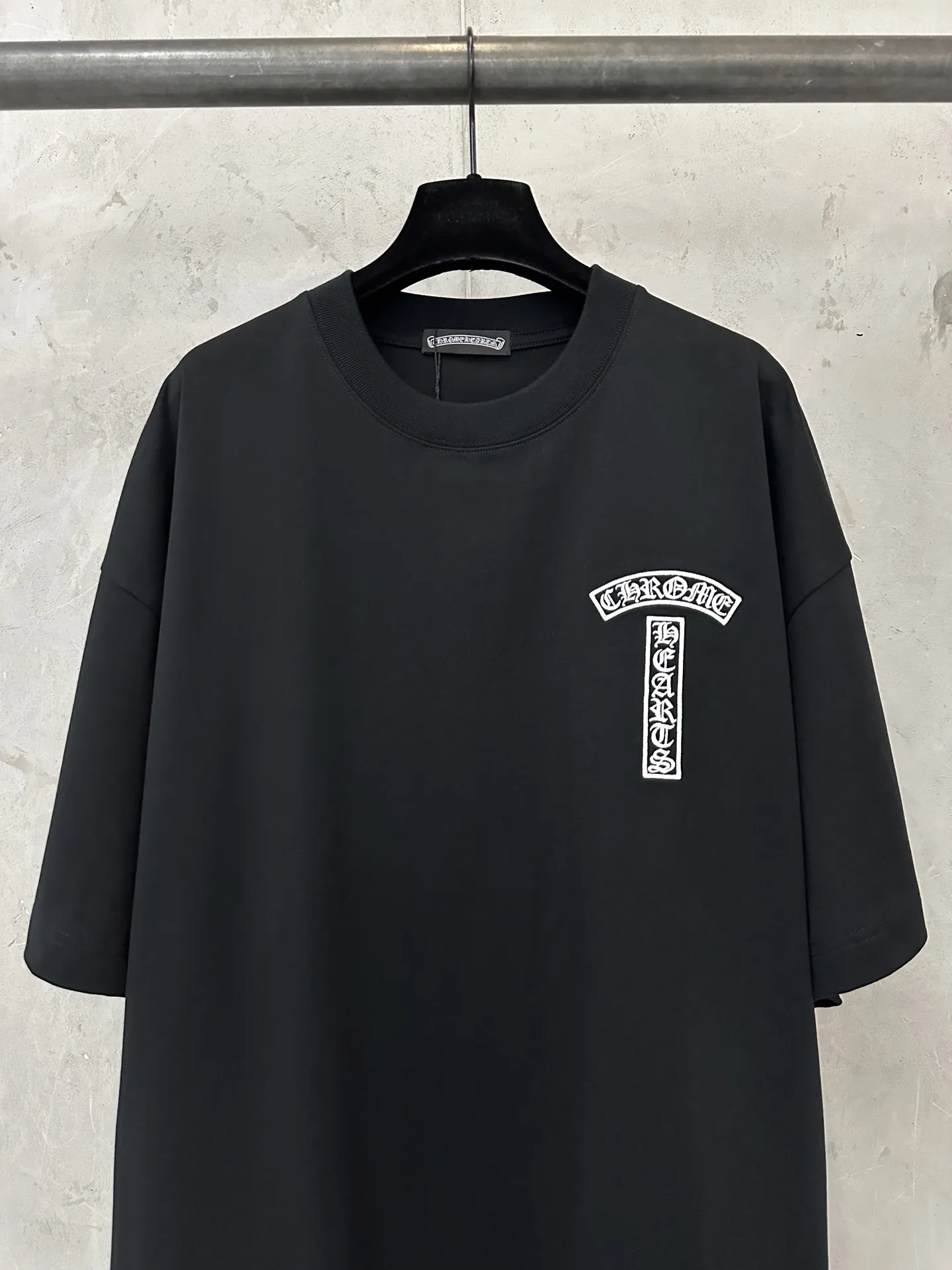 Embroidered Hibiscus Logo Cotton T-Shirt D19011548 — view 3