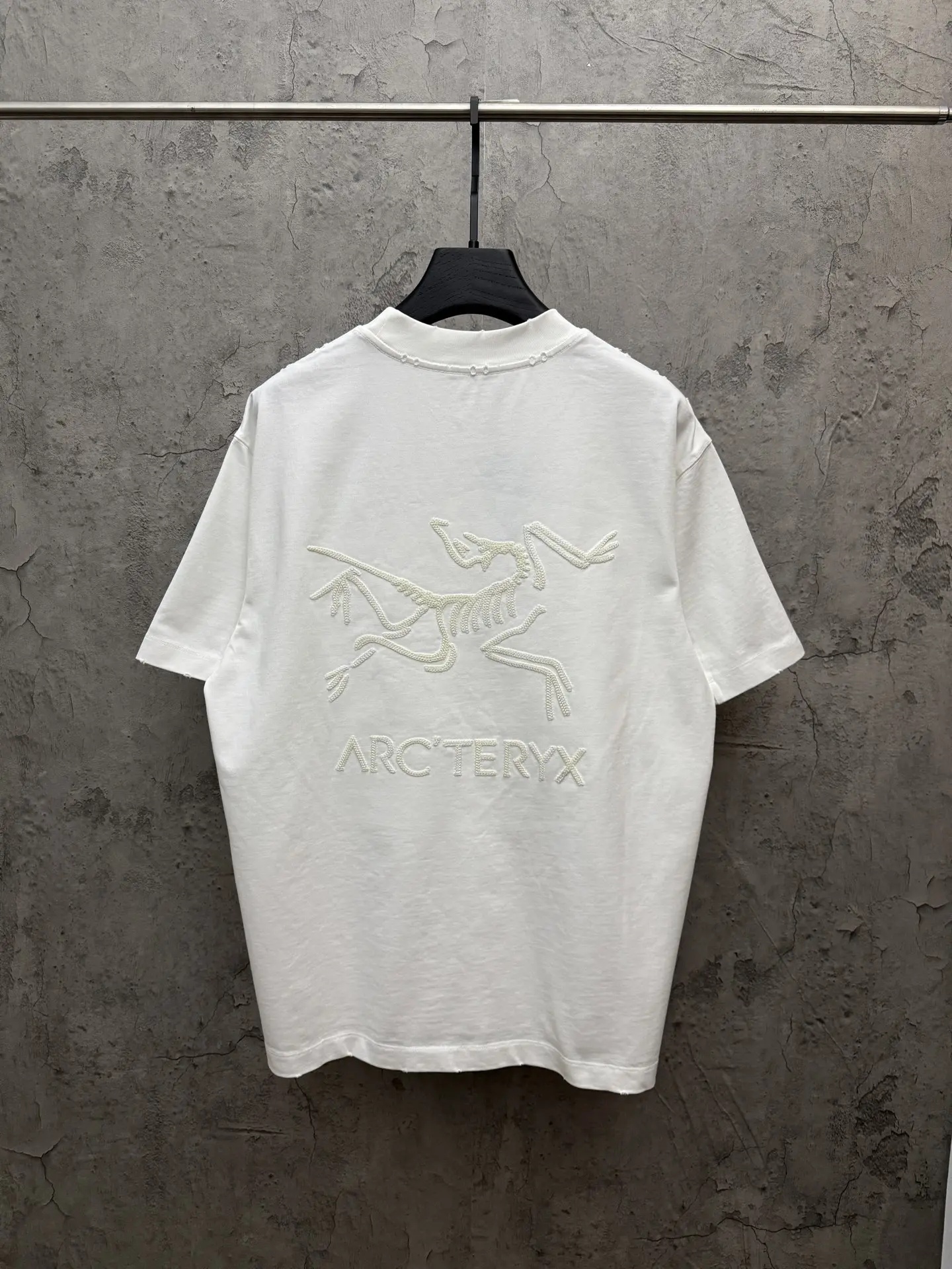 Embroidered UV-Reactive Cotton T-Shirt D19013870 — view 2