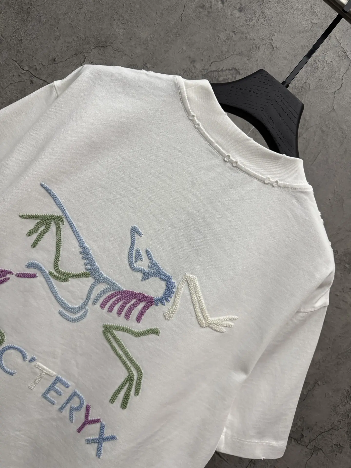 Embroidered UV-Reactive Cotton T-Shirt D19013870 — view 3