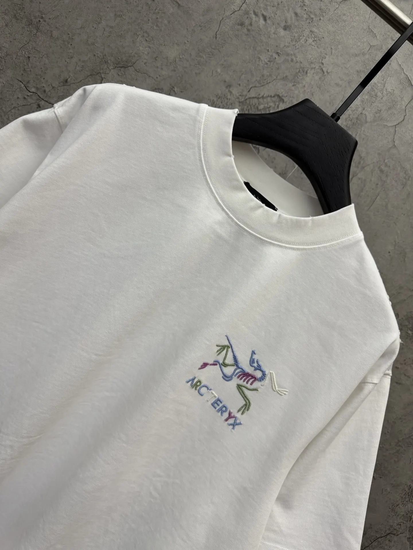 Embroidered UV-Reactive Cotton T-Shirt D19013870 — view 4