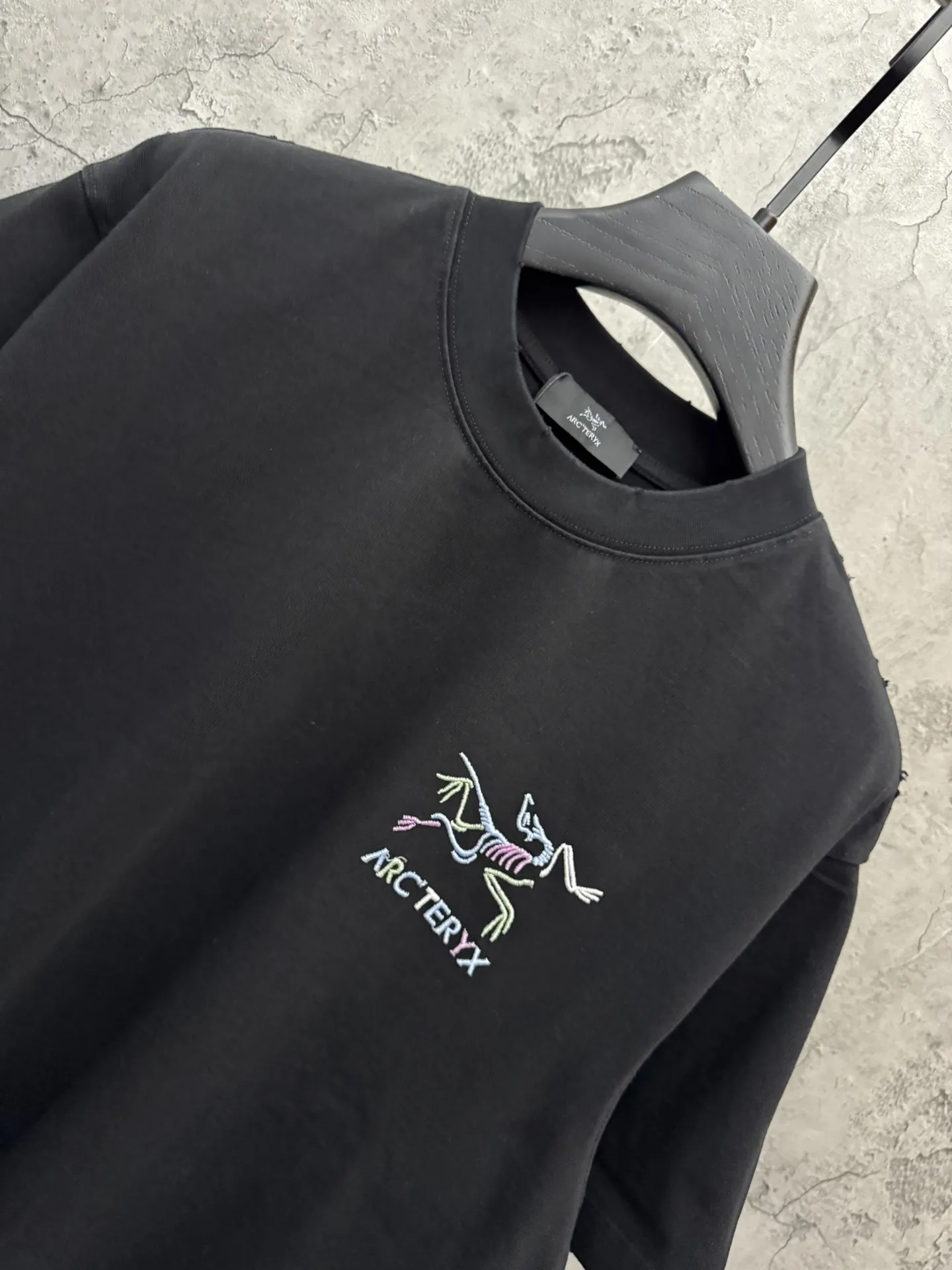 Embroidered Logo UV-Reactive Cotton T-Shirt D19013869 — view 4