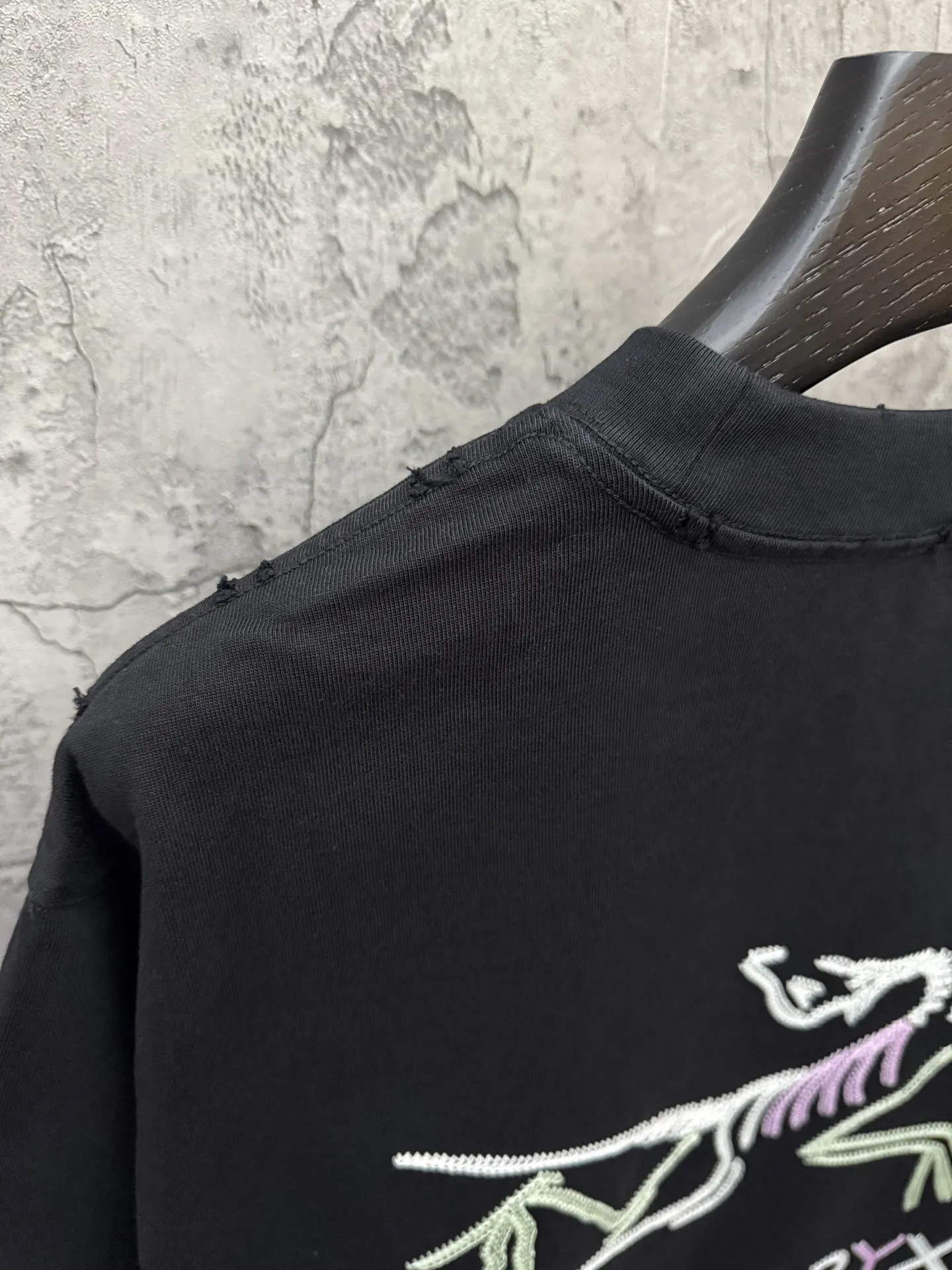 Embroidered Logo UV-Reactive Cotton T-Shirt D19013869 — view 9