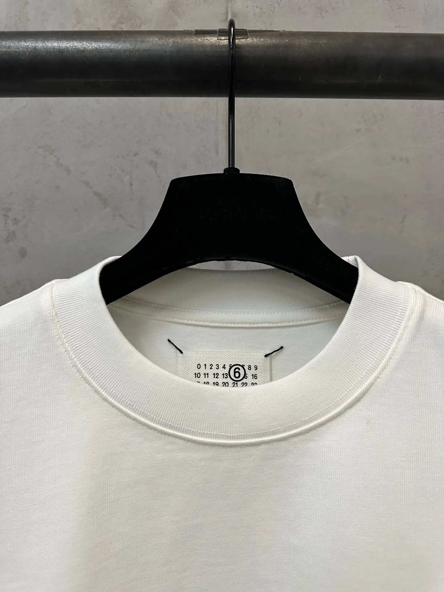 MM6 Maison Margiela Logo Embroidered Heavyweight T-Shirt D19011163 — view 5