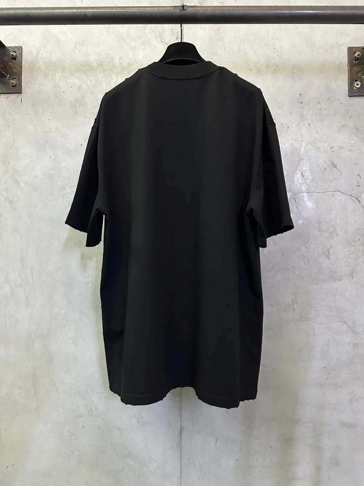 Logo Print Distressed Heavyweight T-Shirt D19011001 — view 2