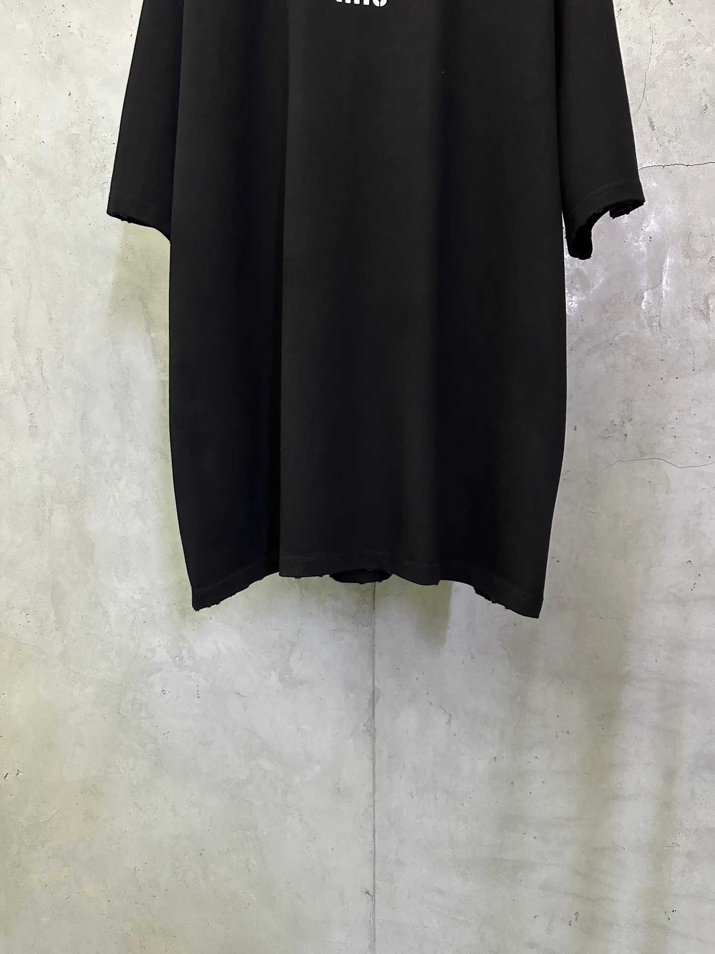 Logo Print Distressed Heavyweight T-Shirt D19011001 — view 4