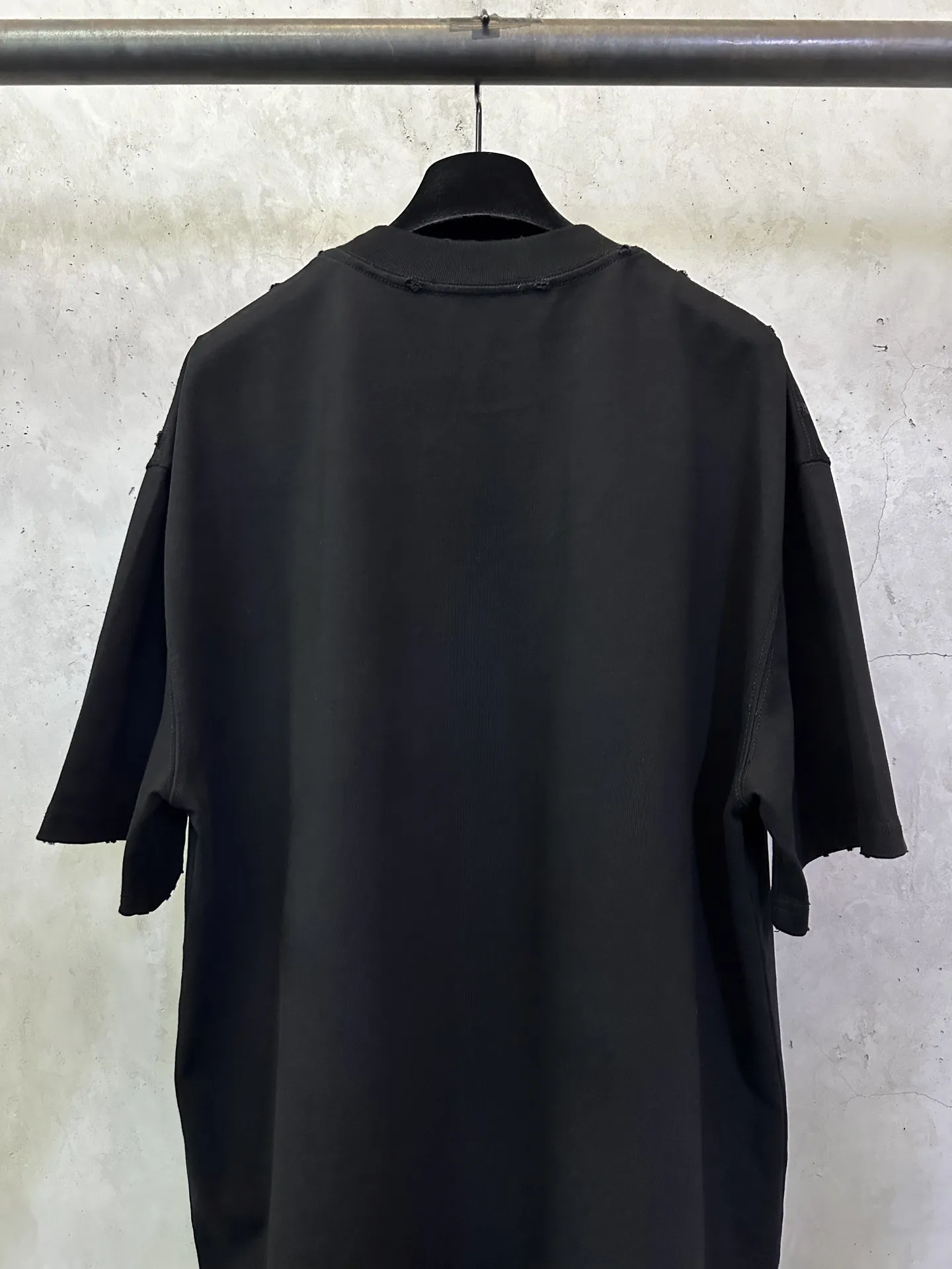Logo Print Distressed Heavyweight T-Shirt D19011001 — view 5