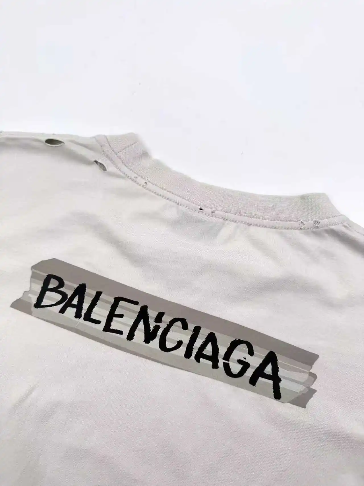 Masking Tape Logo Distressed T-Shirt D19513847 — view 4
