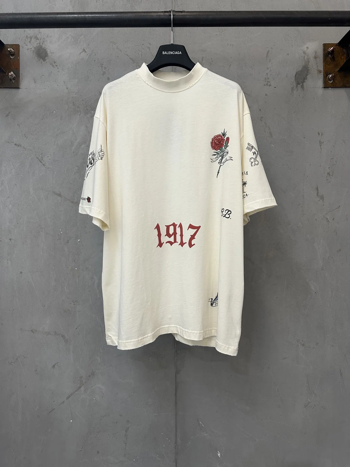 1917 Tattoo Graphic Oversized T-Shirt D19523747