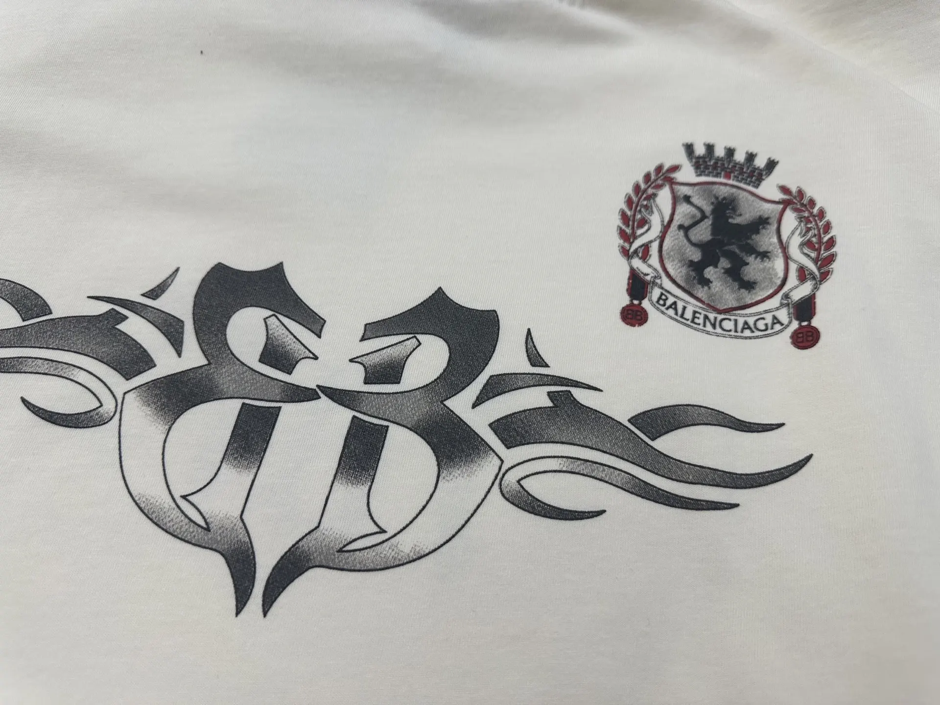 1917 Tattoo Graphic Oversized T-Shirt D19523747 — view 9