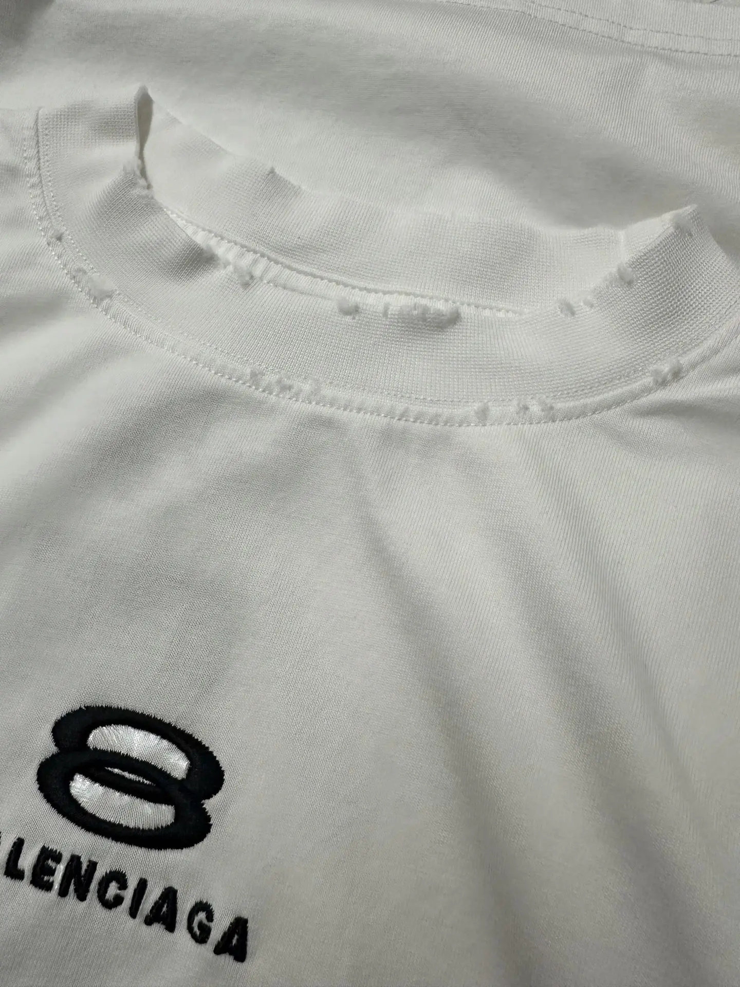 Unity Logo Embroidered Distressed T-Shirt D20018921 — view 6