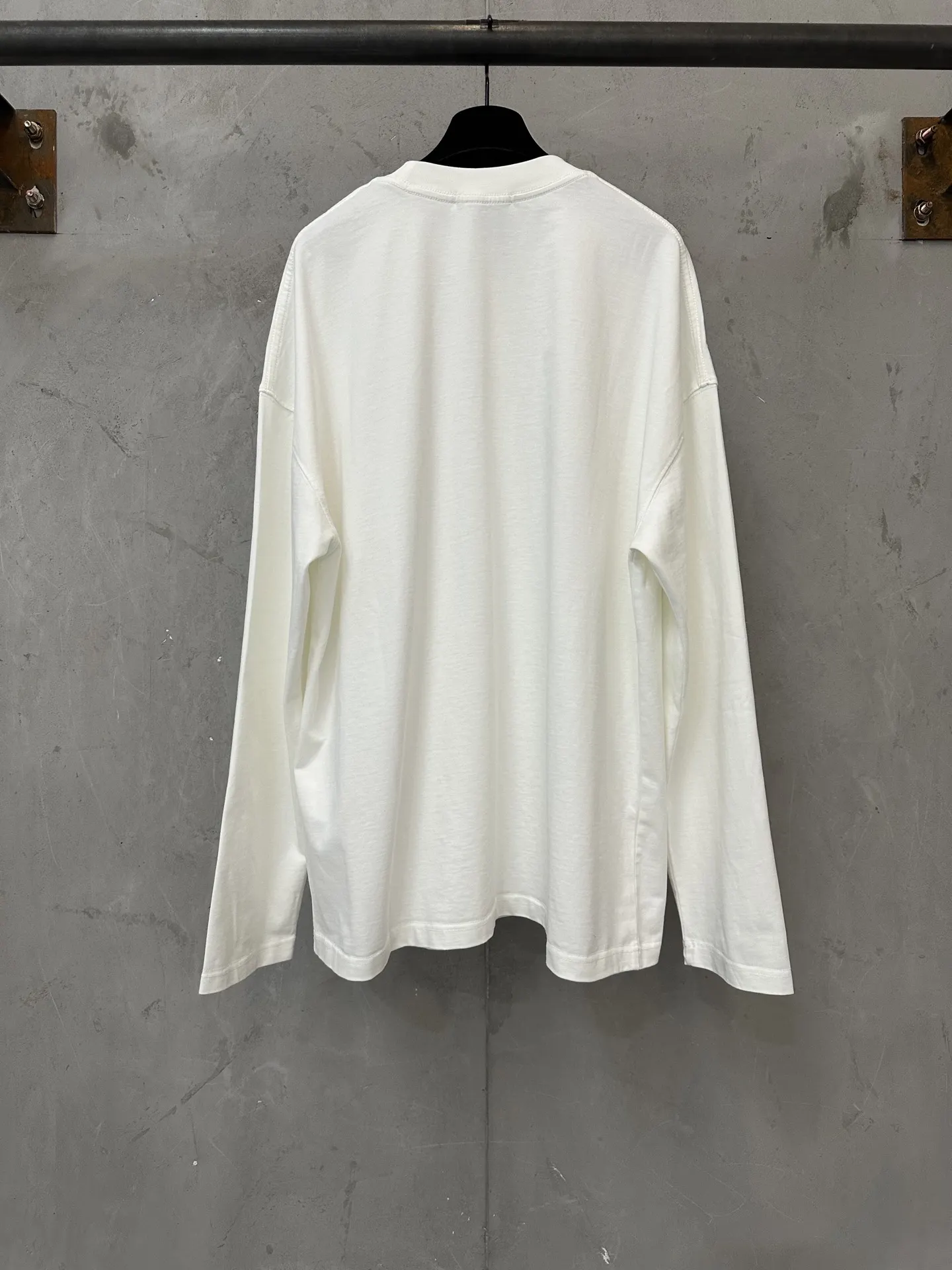 Logo Embroidered Heavyweight Long-Sleeve T-Shirt D20023728 — view 2