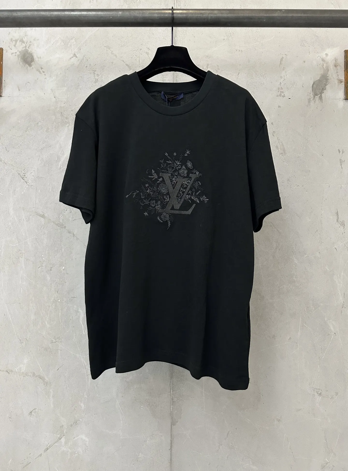 Floral Bouquet Embroidered Logo T-Shirt D20011479