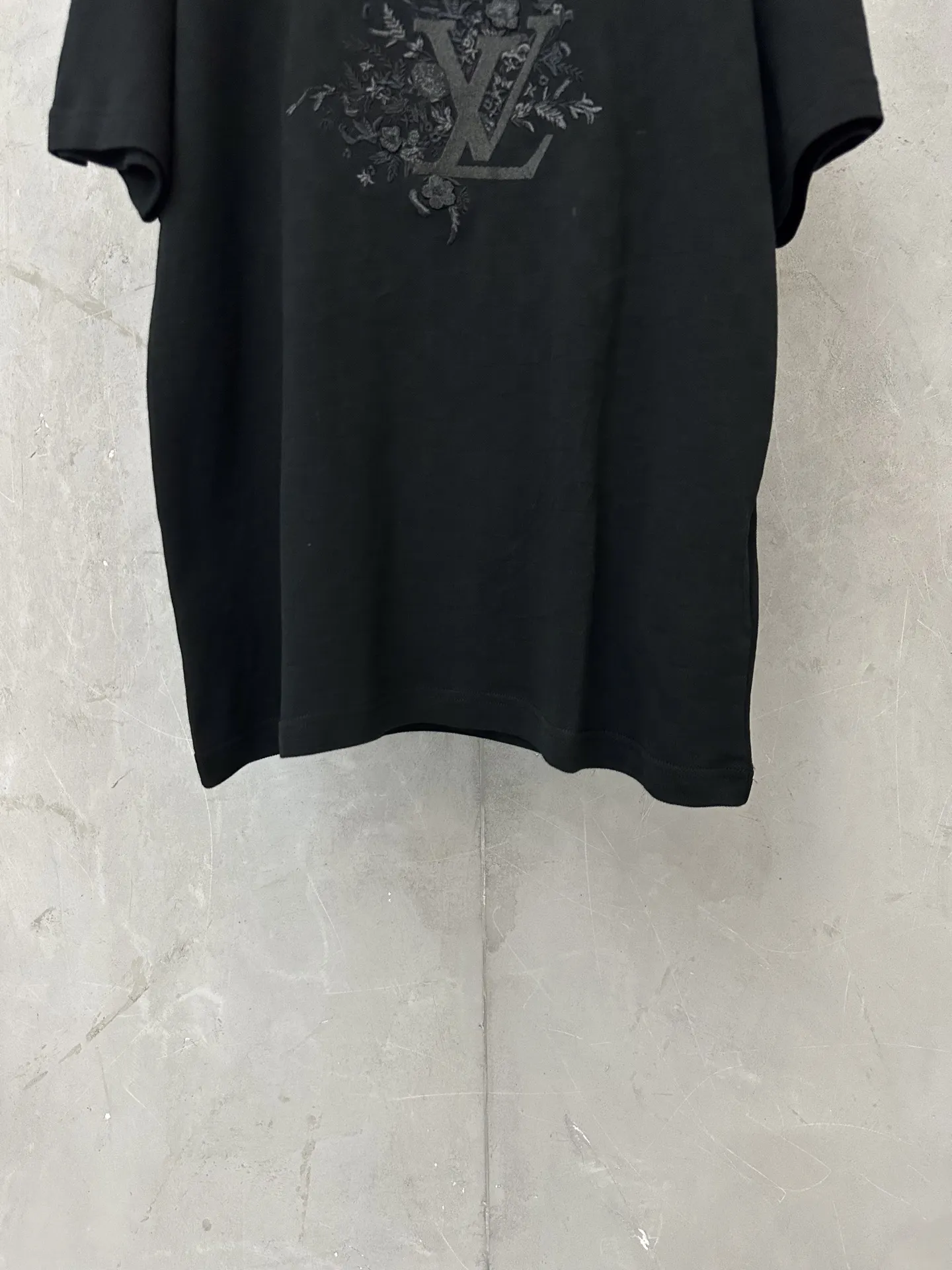 Floral Bouquet Embroidered Logo T-Shirt D20011479 — view 4