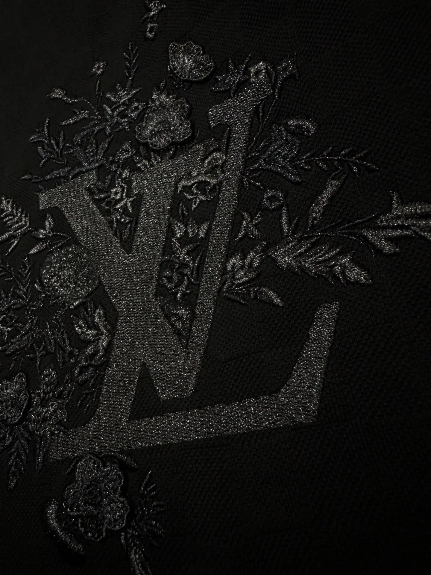 Floral Bouquet Embroidered Logo T-Shirt D20011479 — view 7