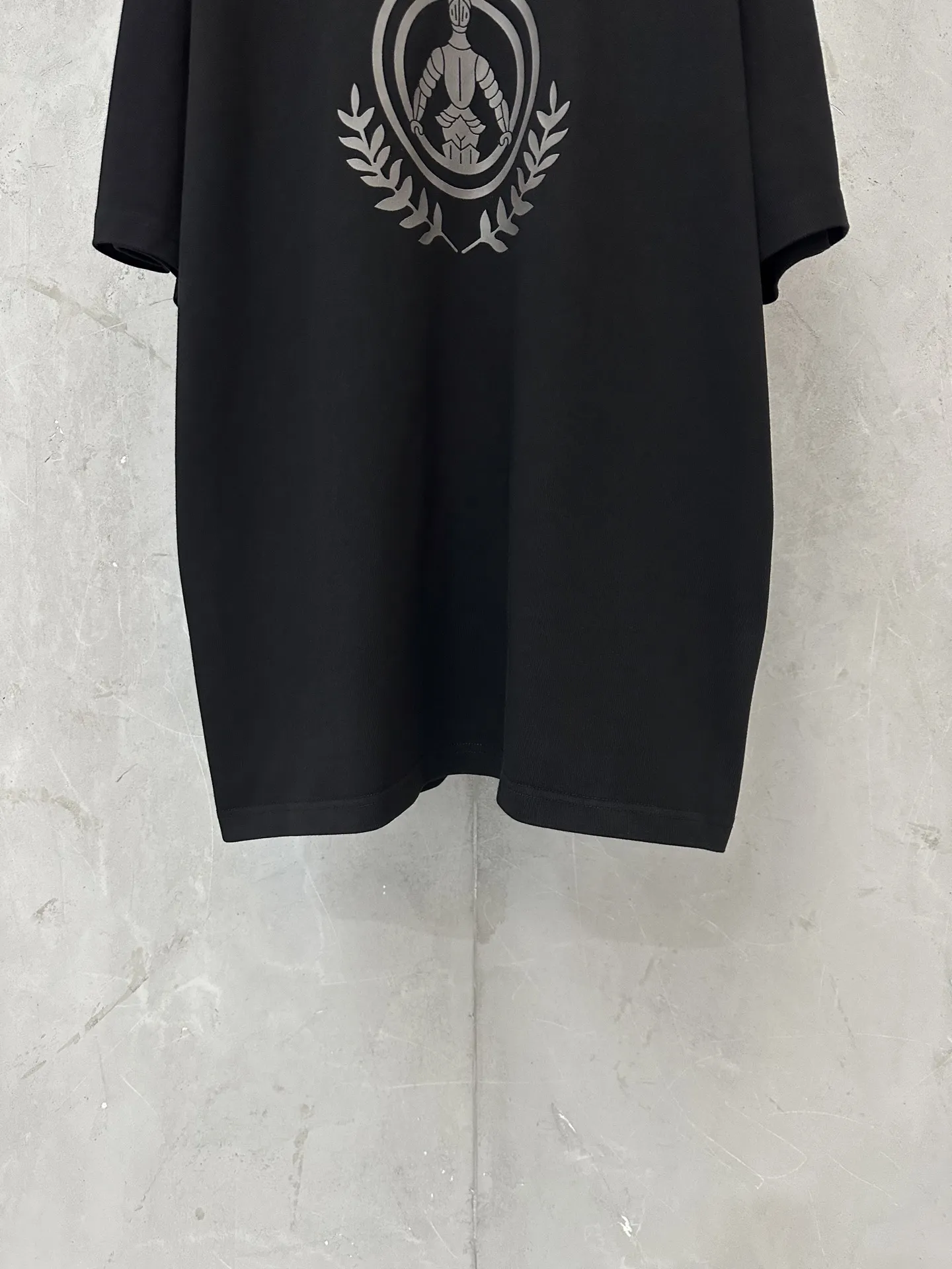 Knight Crest Heavyweight Cotton T-Shirt D20011485 — view 4
