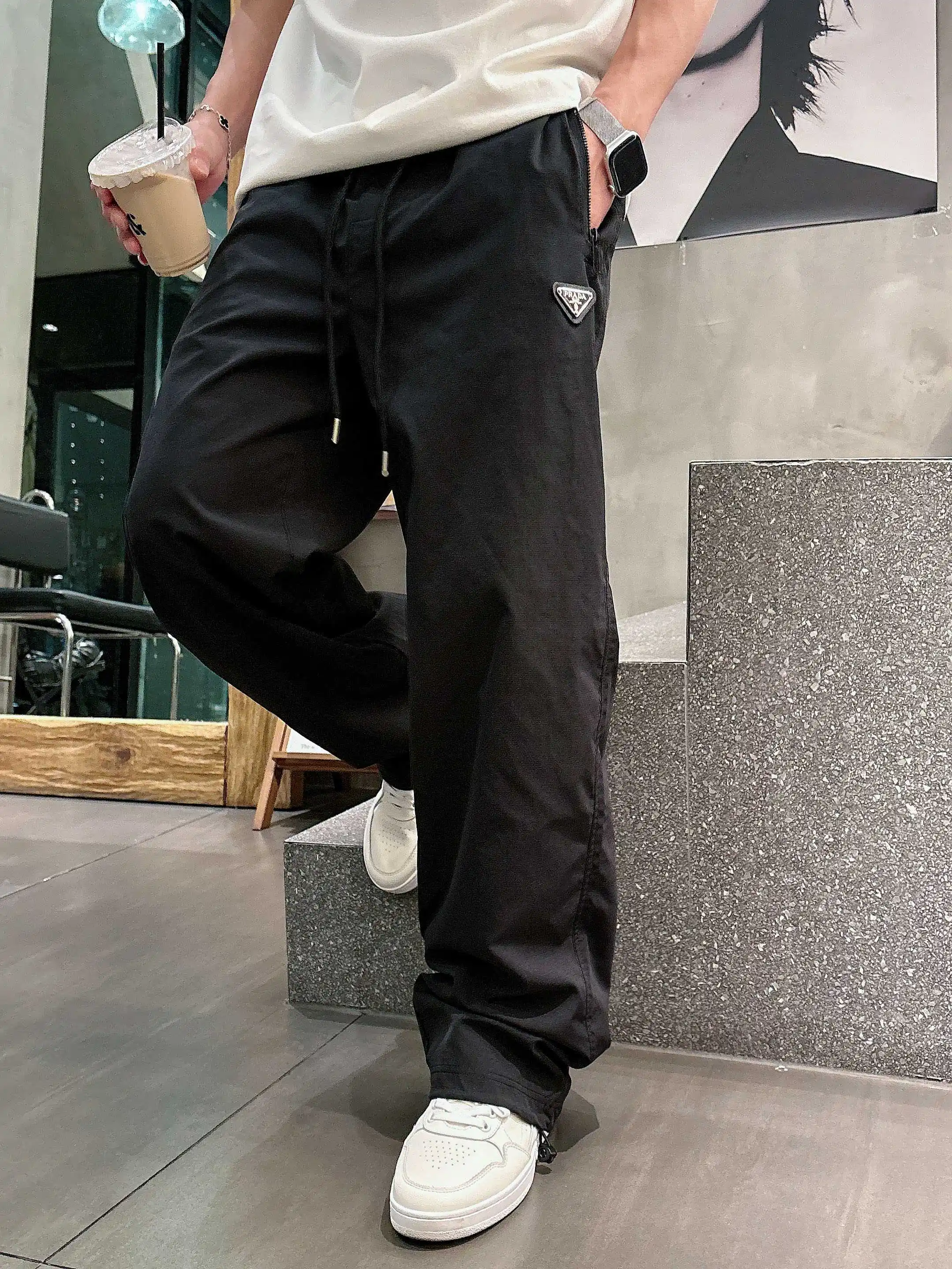 Logo-Appliqué Straight-Leg Trousers D20513202