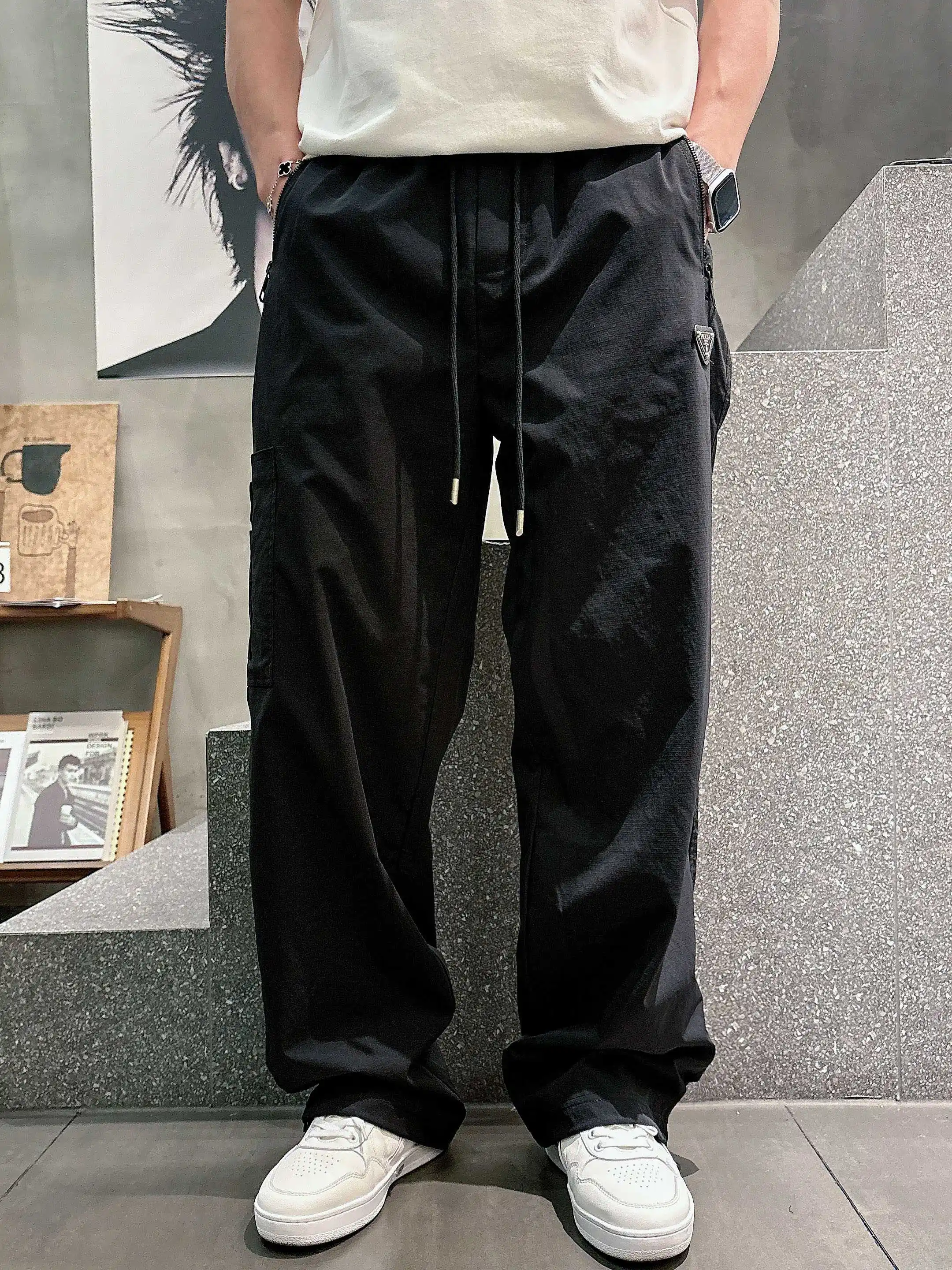 Logo-Appliqué Straight-Leg Trousers D20513202 — view 2