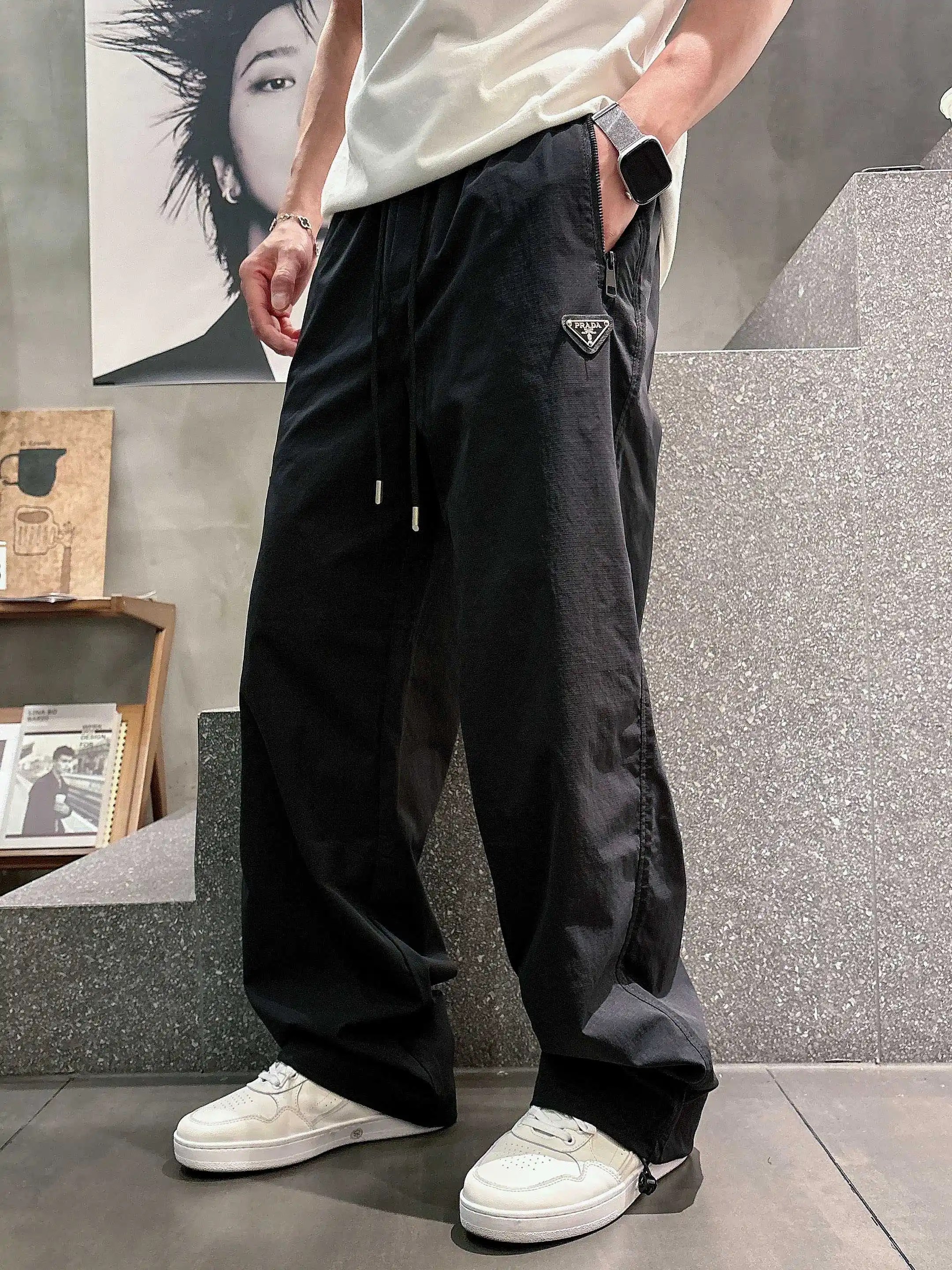 Logo-Appliqué Straight-Leg Trousers D20513202 — view 3