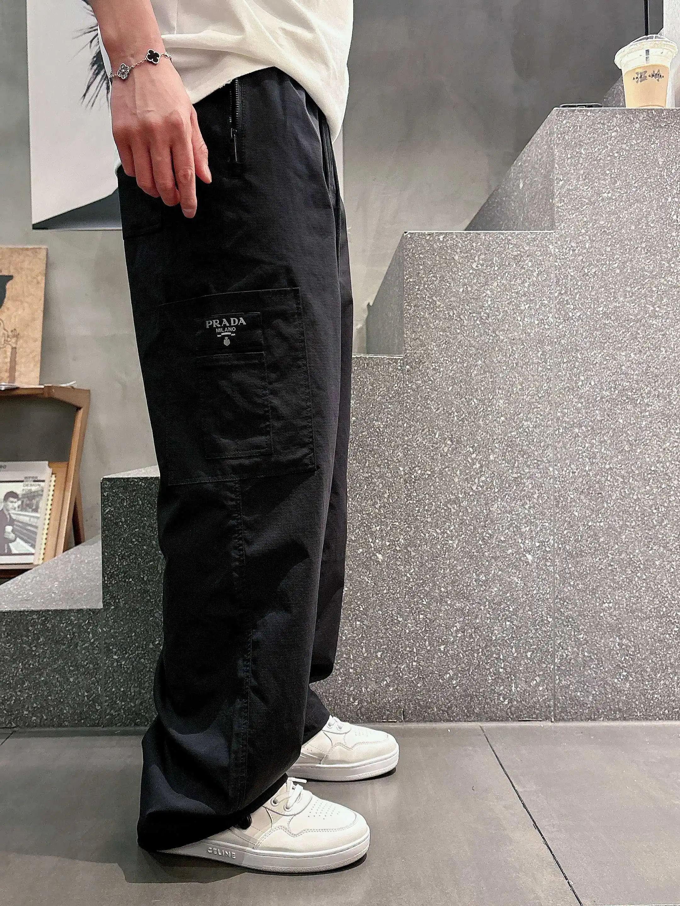 Logo-Appliqué Straight-Leg Trousers D20513202 — view 4