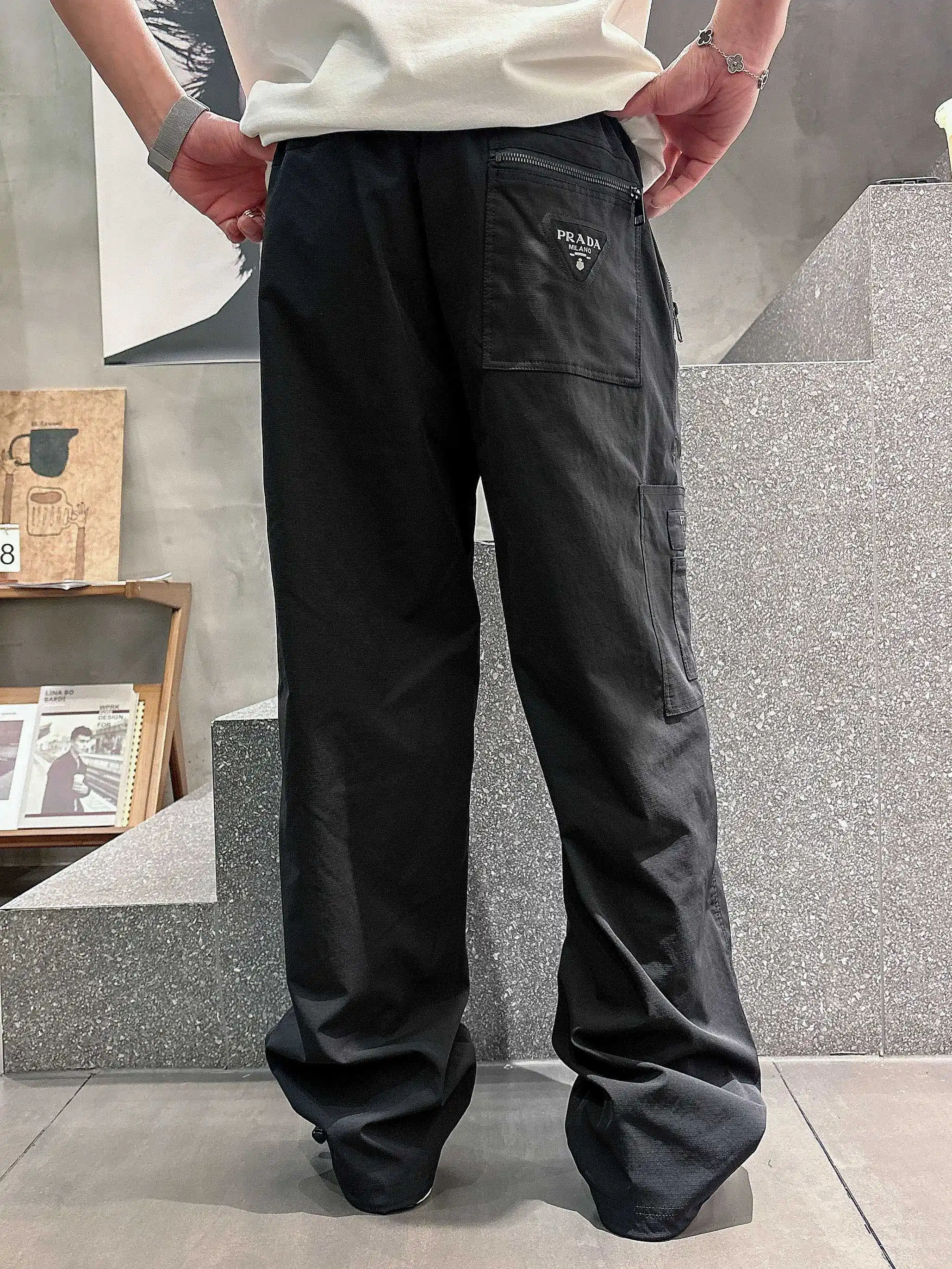 Logo-Appliqué Straight-Leg Trousers D20513202 — view 5