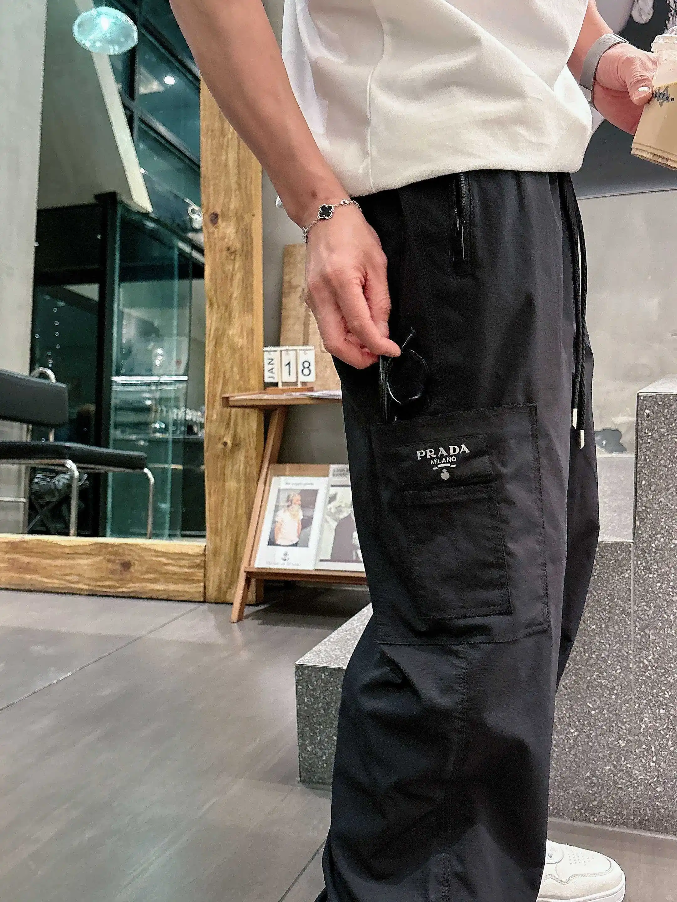 Logo-Appliqué Straight-Leg Trousers D20513202 — view 8
