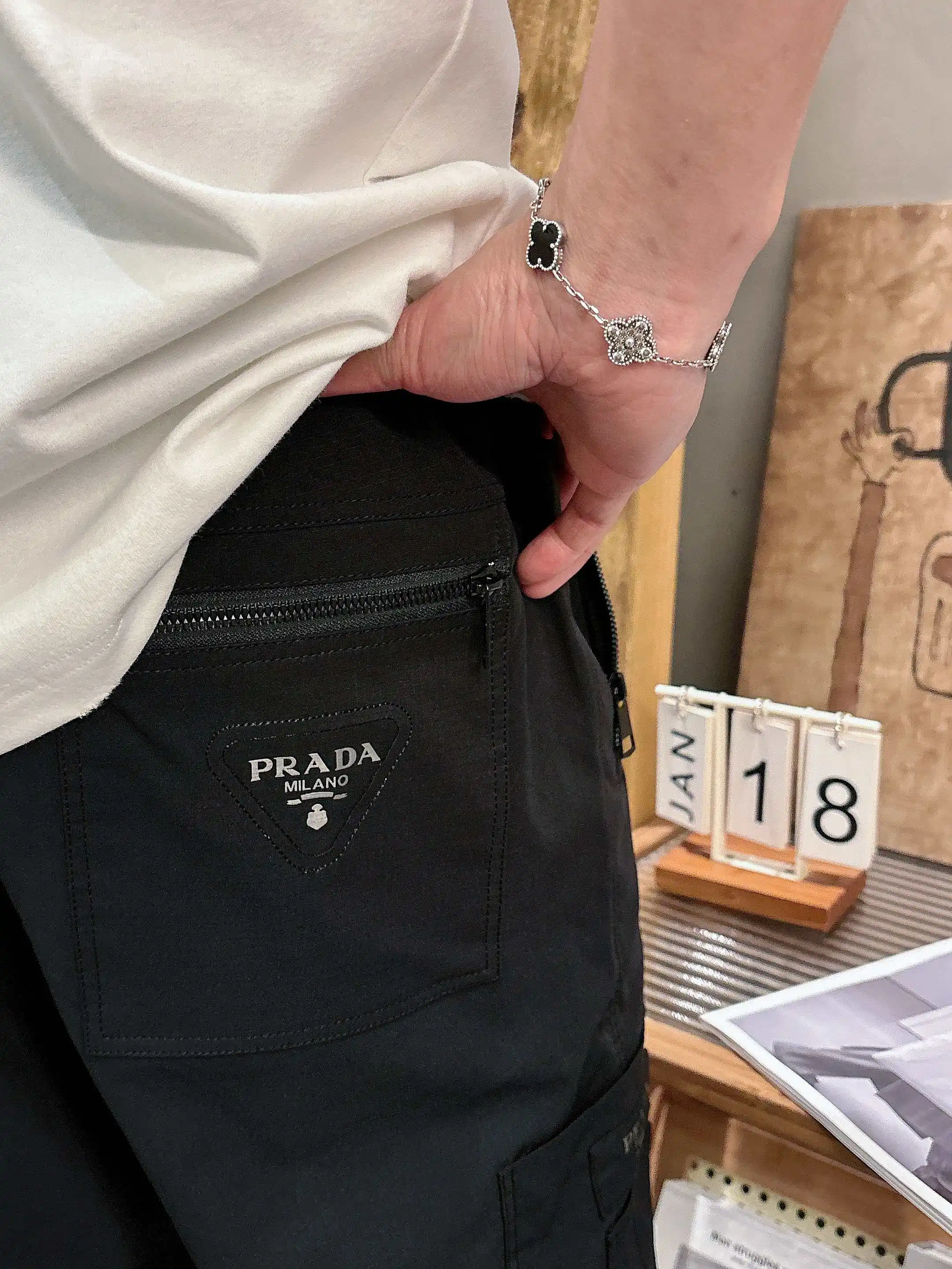 Logo-Appliqué Straight-Leg Trousers D20513202 — view 11