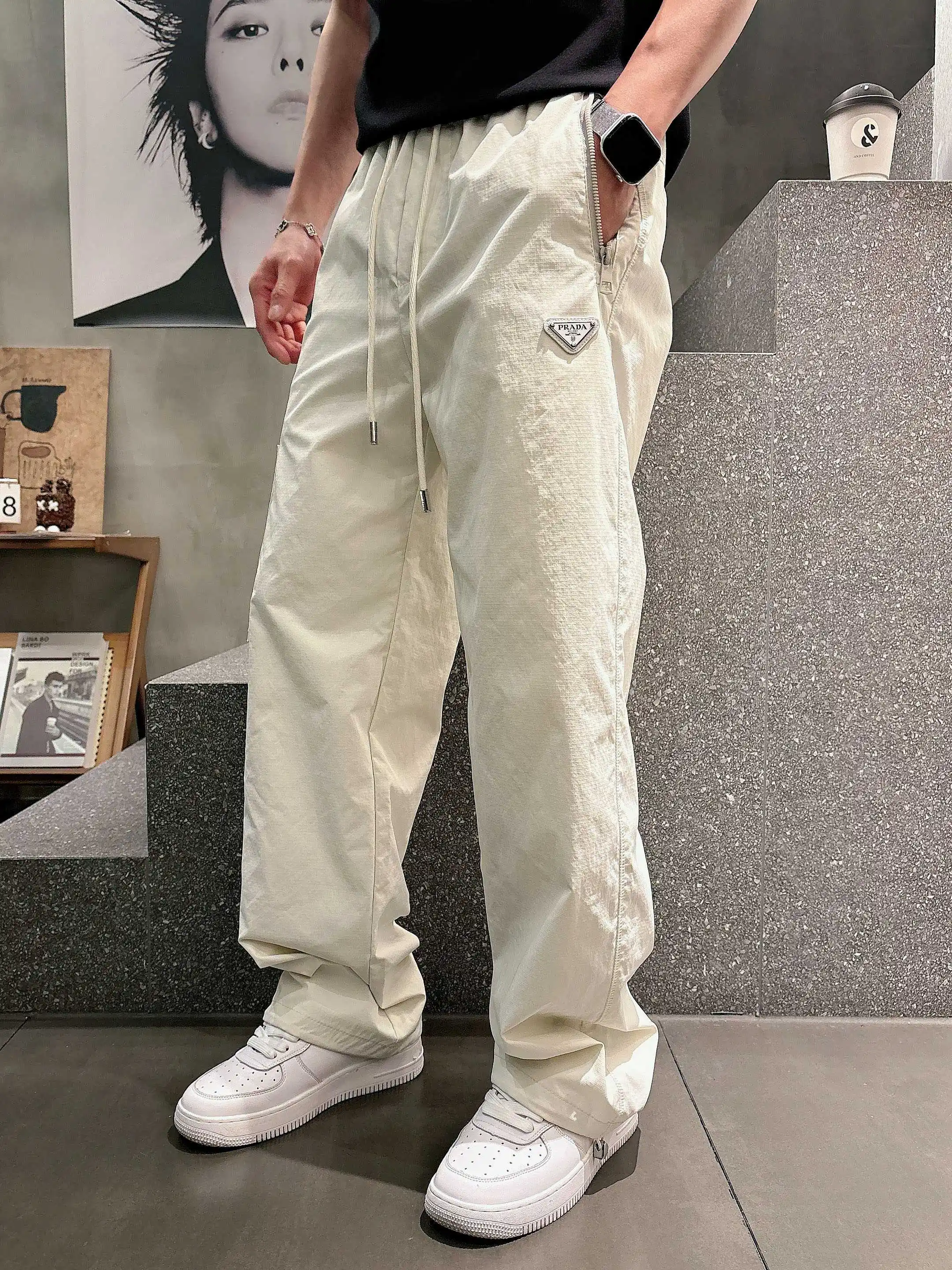 Logo-Appliqué Drawstring Casual Trousers D20513201 — view 2