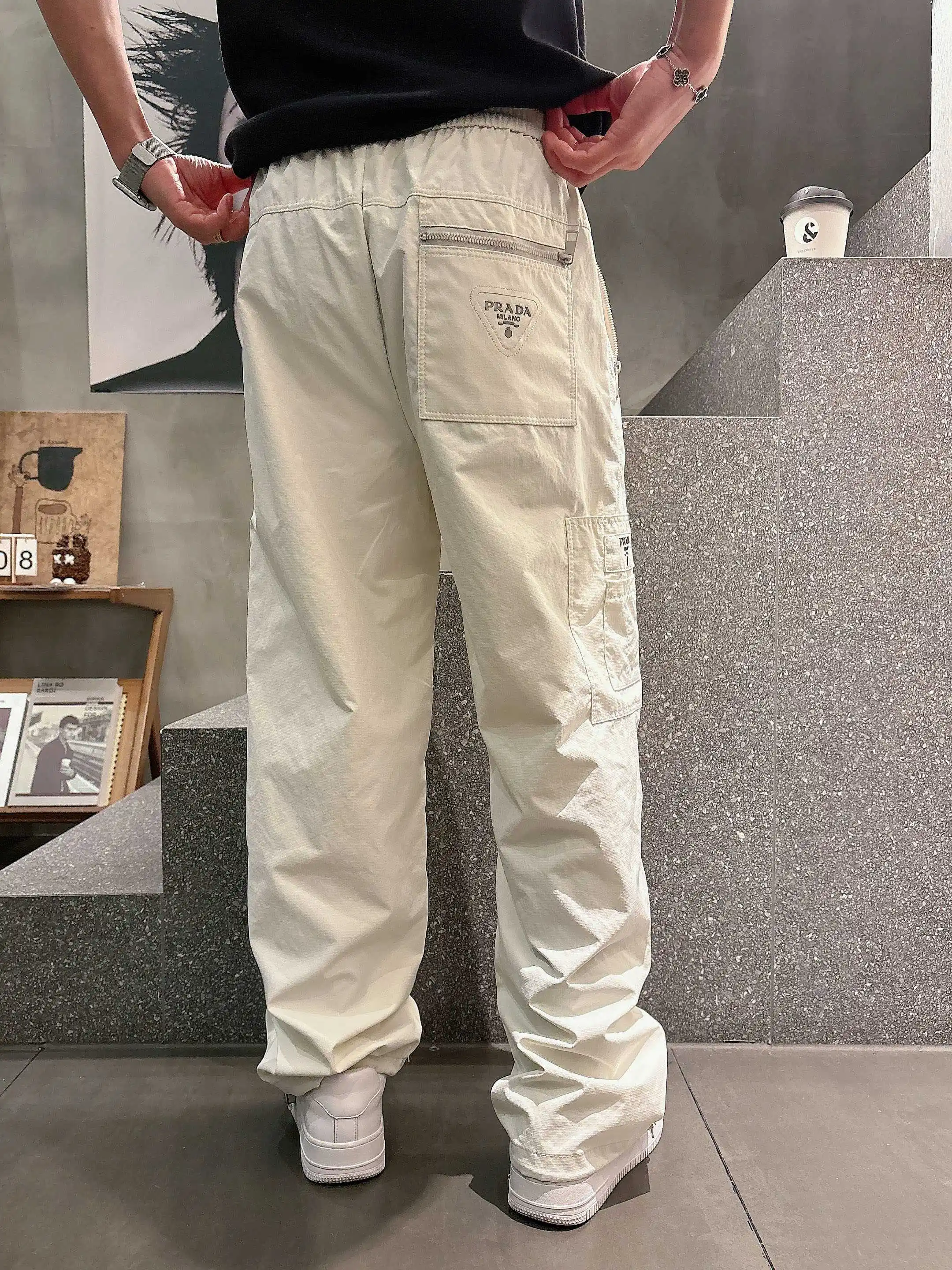 Logo-Appliqué Drawstring Casual Trousers D20513201 — view 4