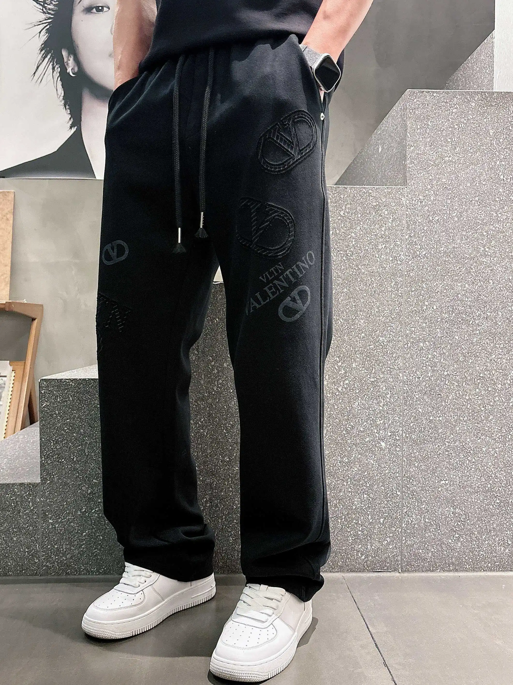 Logo-Embroidered Drawstring Sweatpants D21013200 — view 2
