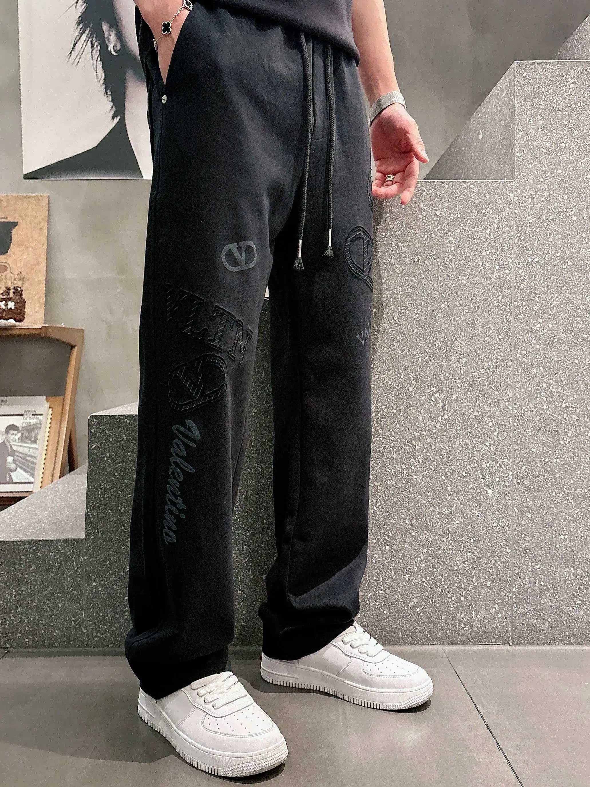 Logo-Embroidered Drawstring Sweatpants D21013200 — view 3
