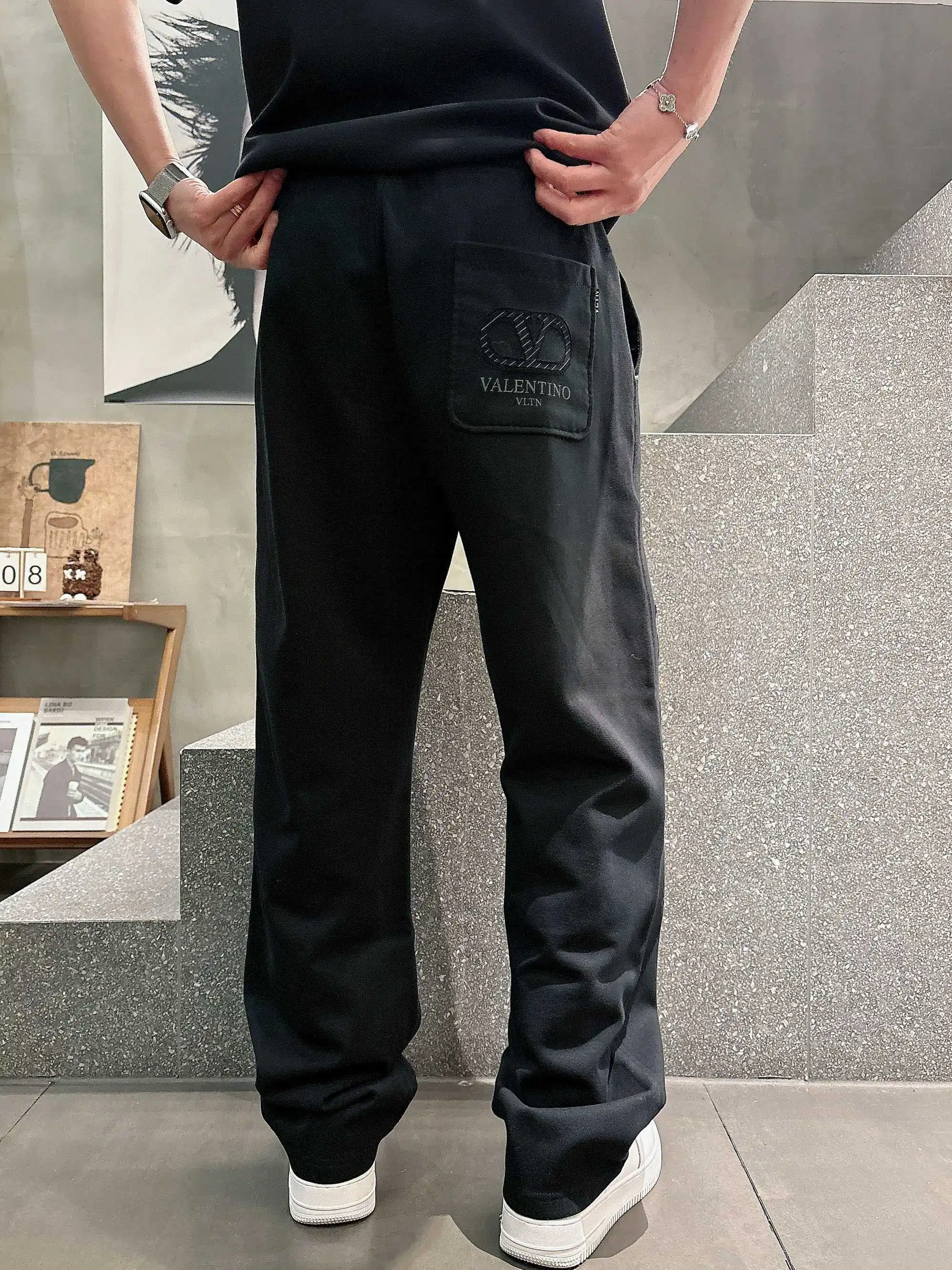 Logo-Embroidered Drawstring Sweatpants D21013200 — view 5