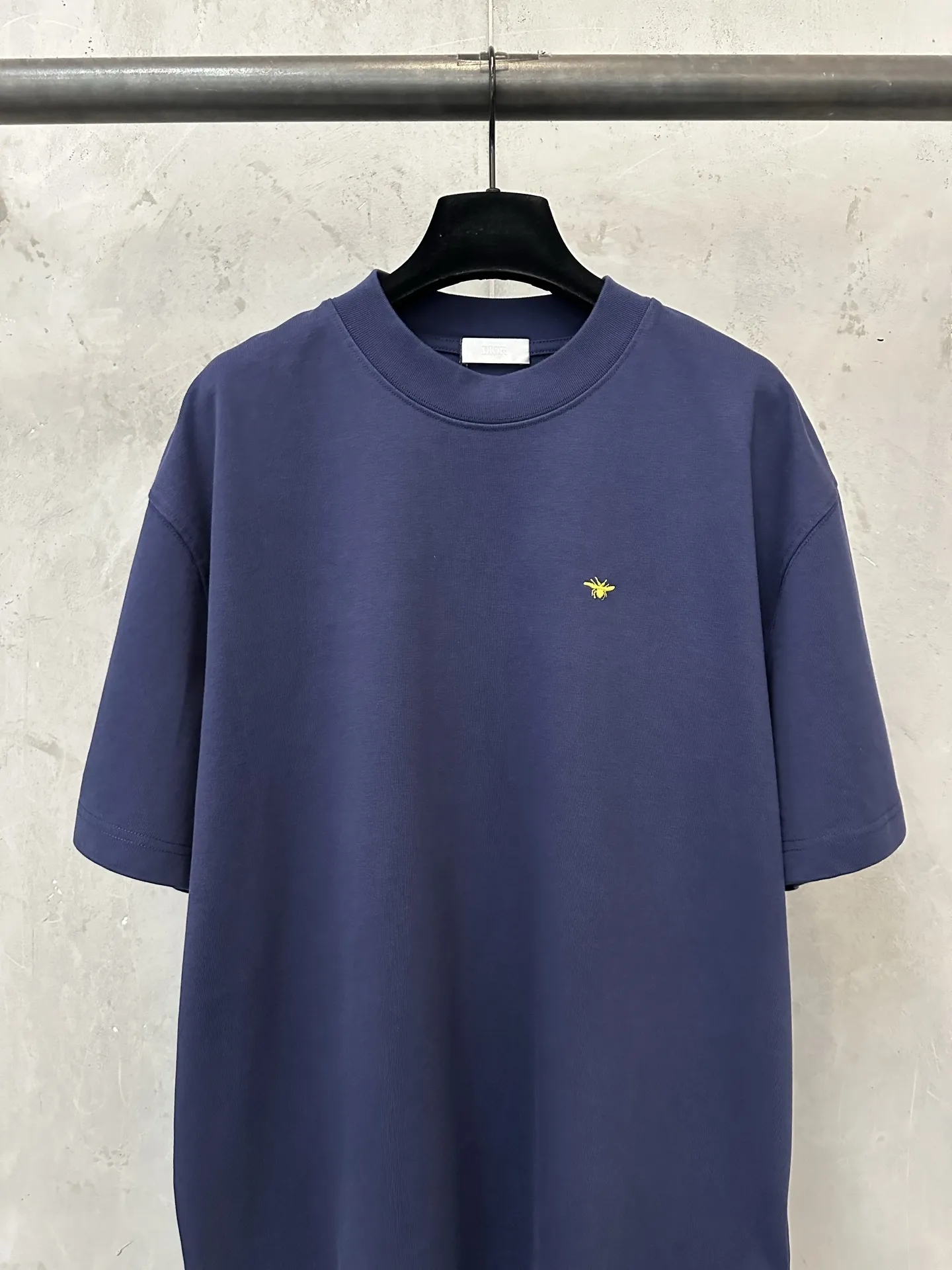 Bee Embroidery Heavyweight Cotton T-Shirt D21022251 — view 3
