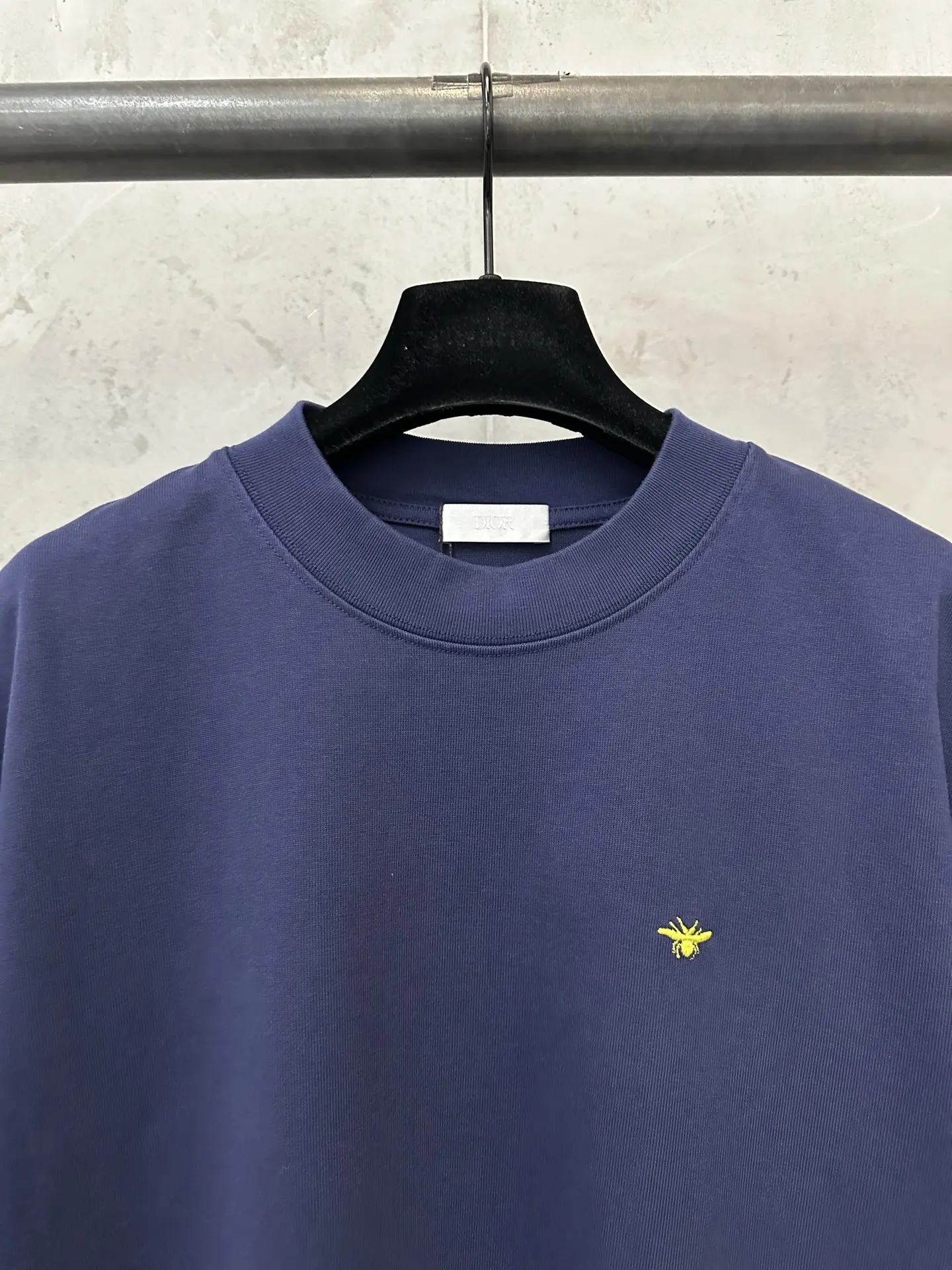 Bee Embroidery Heavyweight Cotton T-Shirt D21022251 — view 5