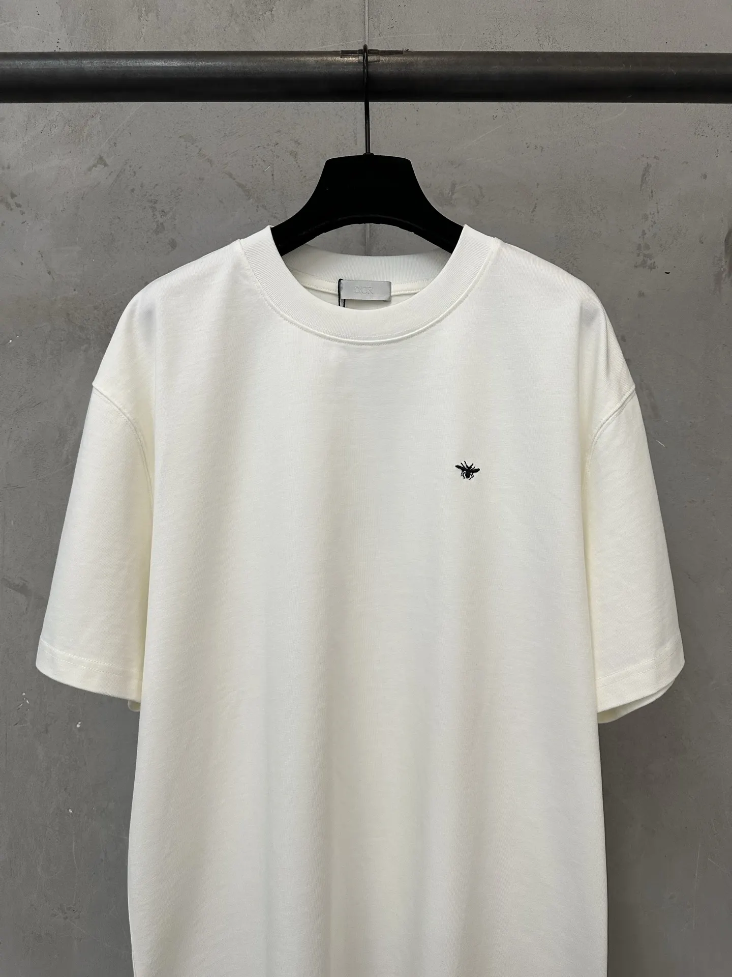 Bee Embroidery Heavyweight Cotton T-Shirt D21022249 — view 3
