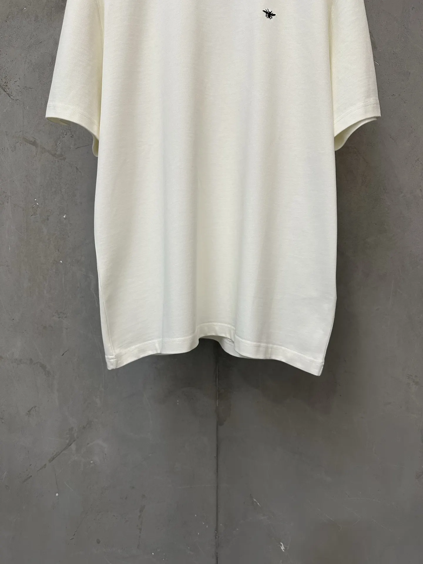 Bee Embroidery Heavyweight Cotton T-Shirt D21022249 — view 4