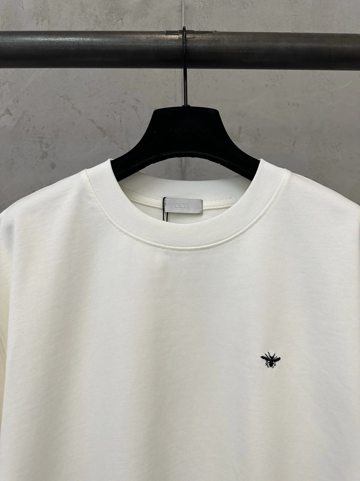 Bee Embroidery Heavyweight Cotton T-Shirt D21022249 — view 5