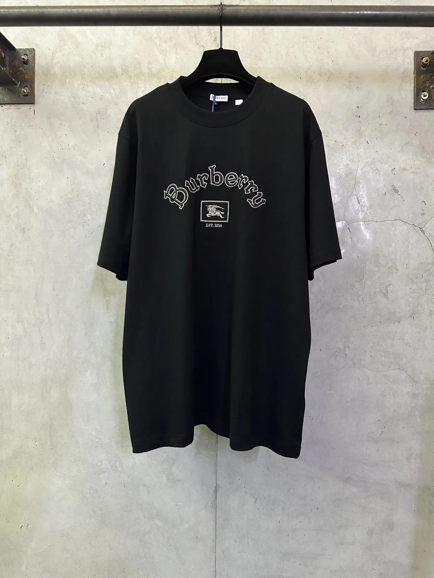 Gothic Logo Embroidered Cotton T-Shirt D21012479