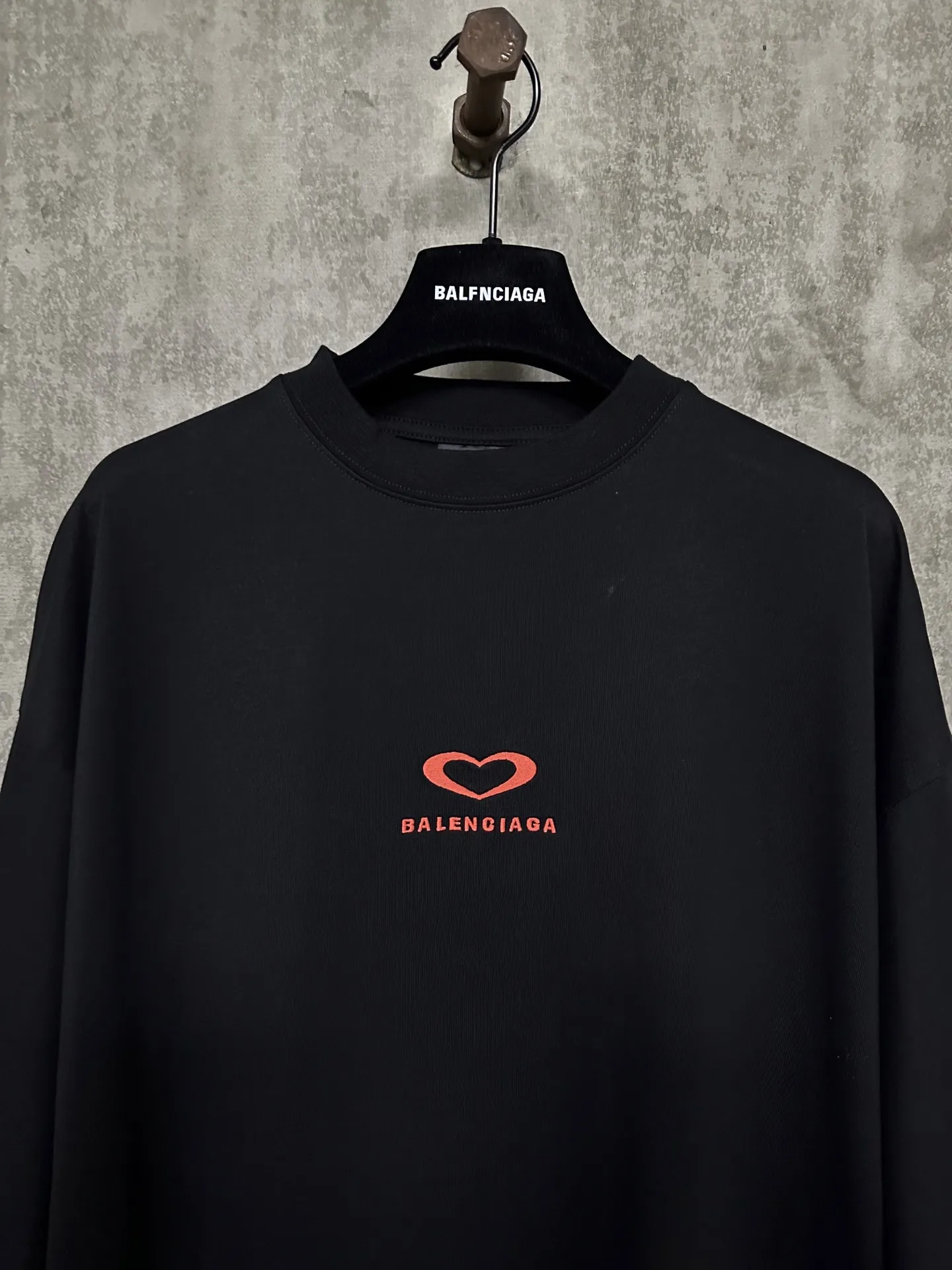 Logo Heart Embroidered Cotton T-Shirt D21015317 — view 3