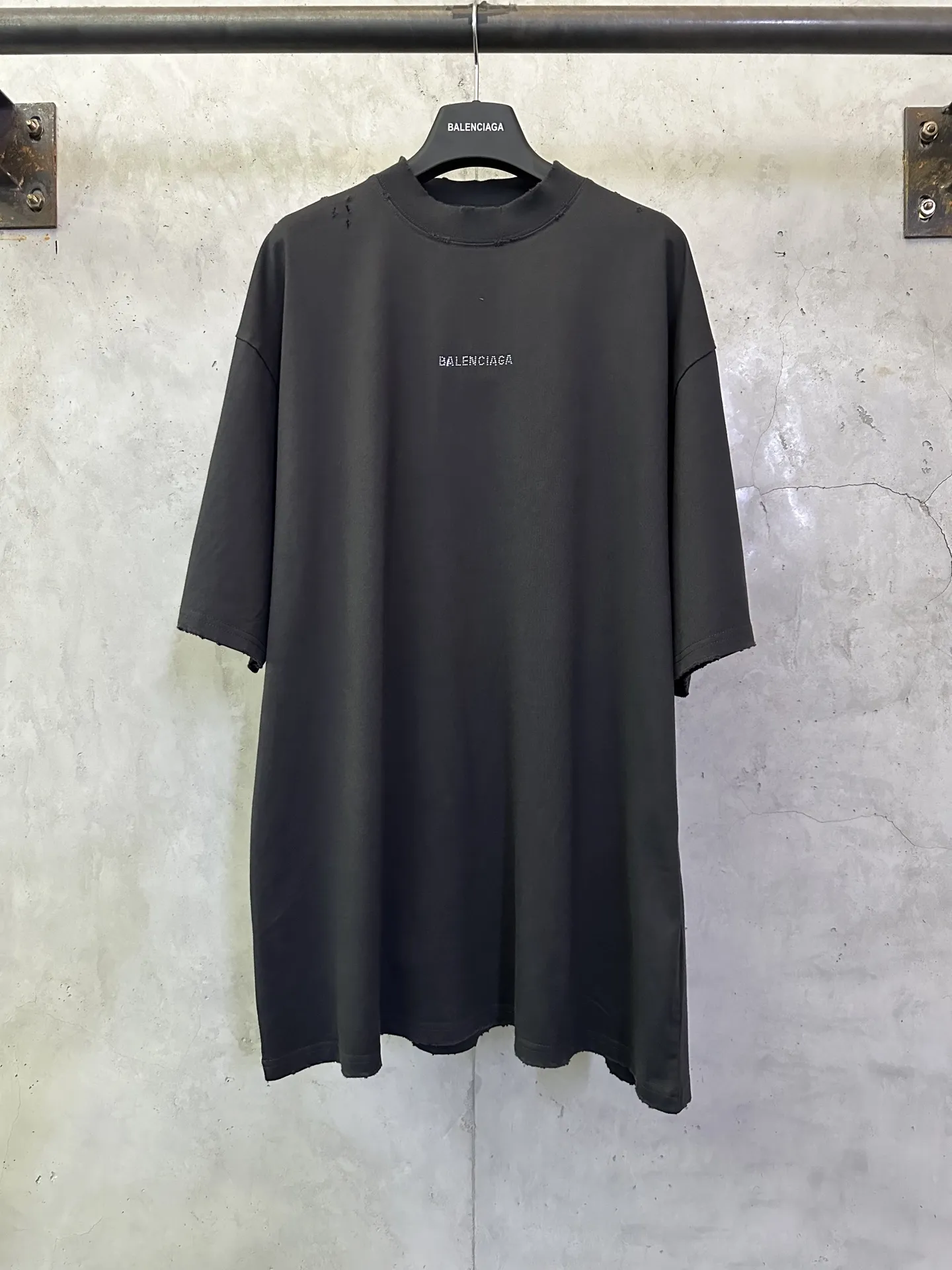 Distressed Rhinestone Logo Oversized T-Shirt D21012499