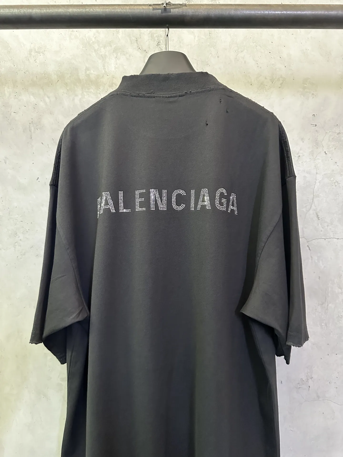 Distressed Rhinestone Logo Oversized T-Shirt D21012499 — view 5