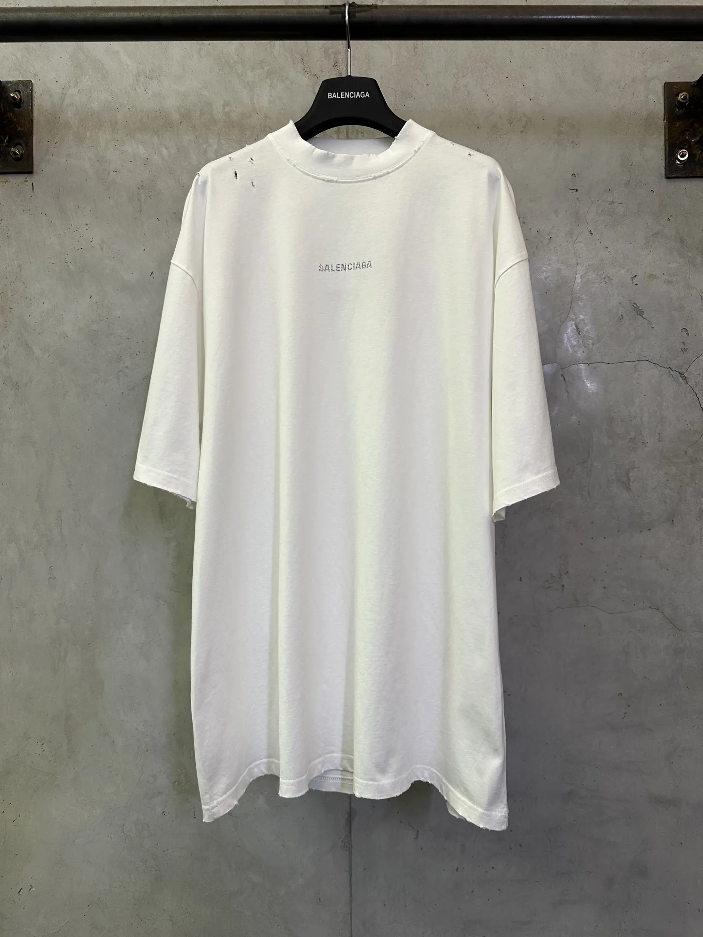Distressed Rhinestone Logo Oversized T-Shirt D21012500