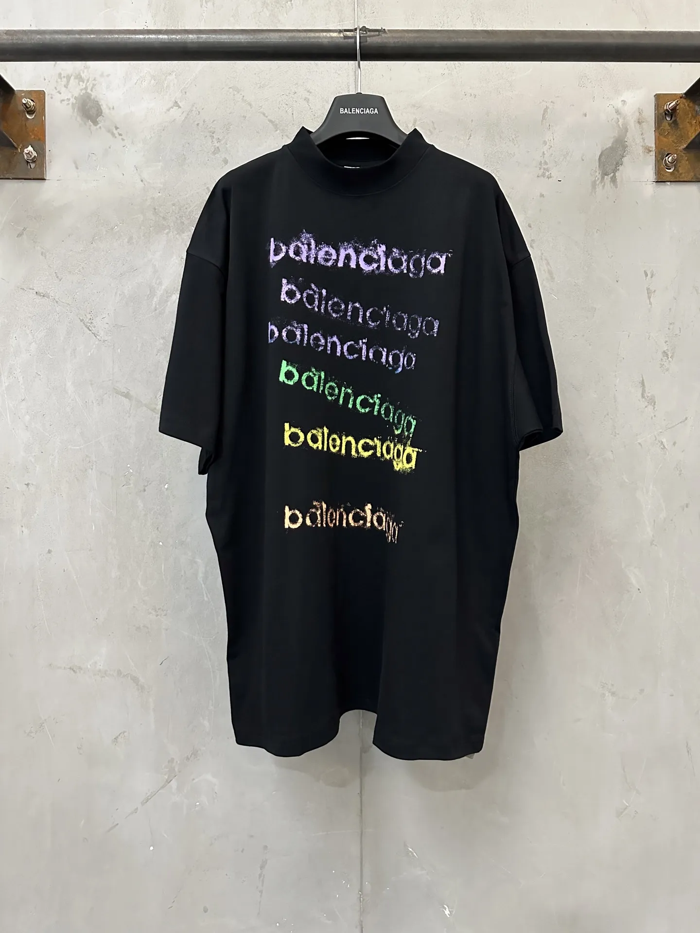 Logo Spray-Paint Oversized T-Shirt D21023069
