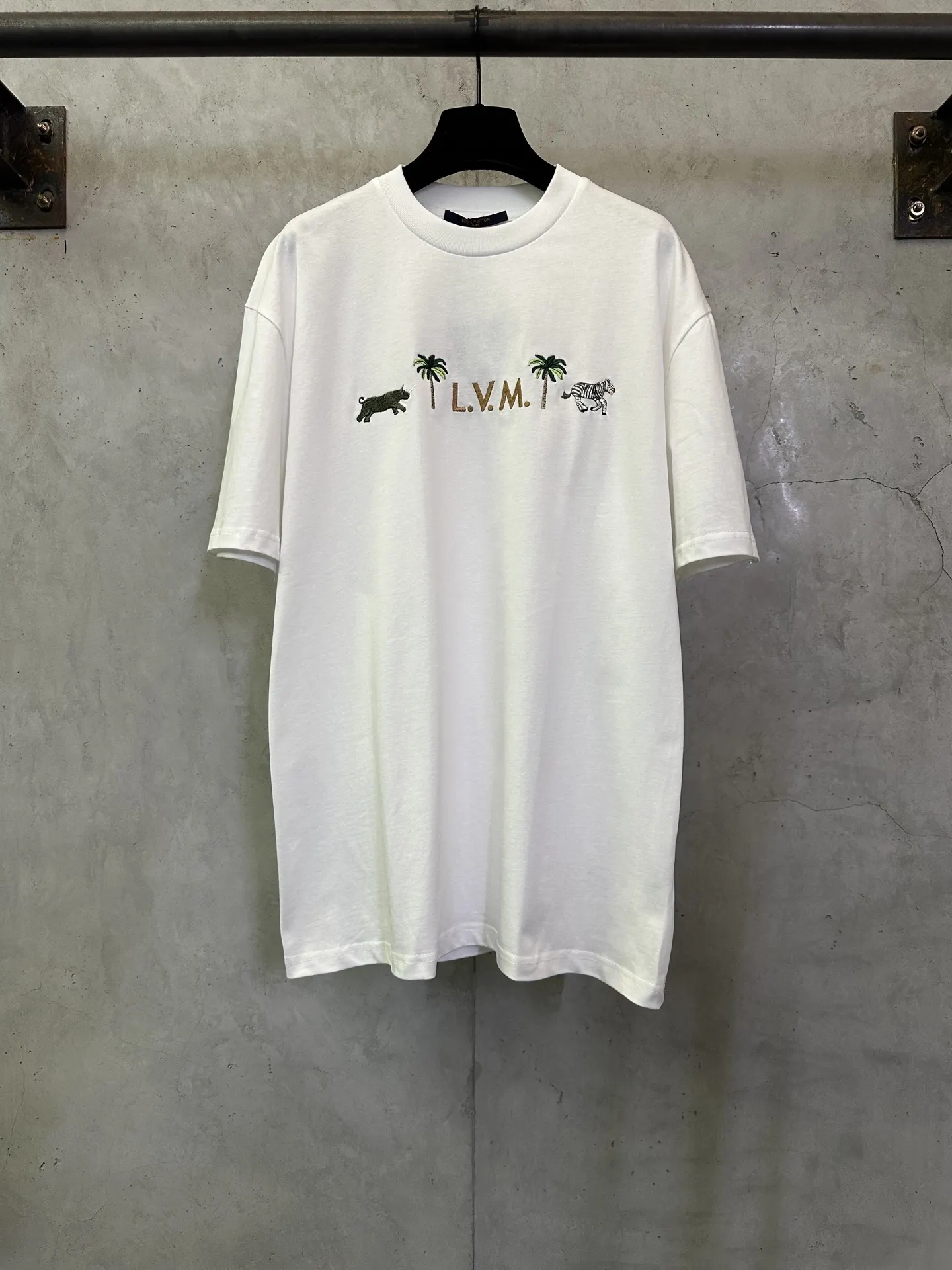 Animal Embroidery Cotton T-Shirt D21015295