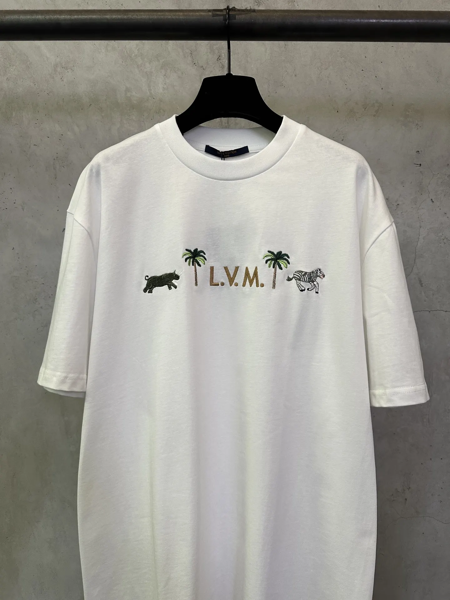 Animal Embroidery Cotton T-Shirt D21015295 — view 3