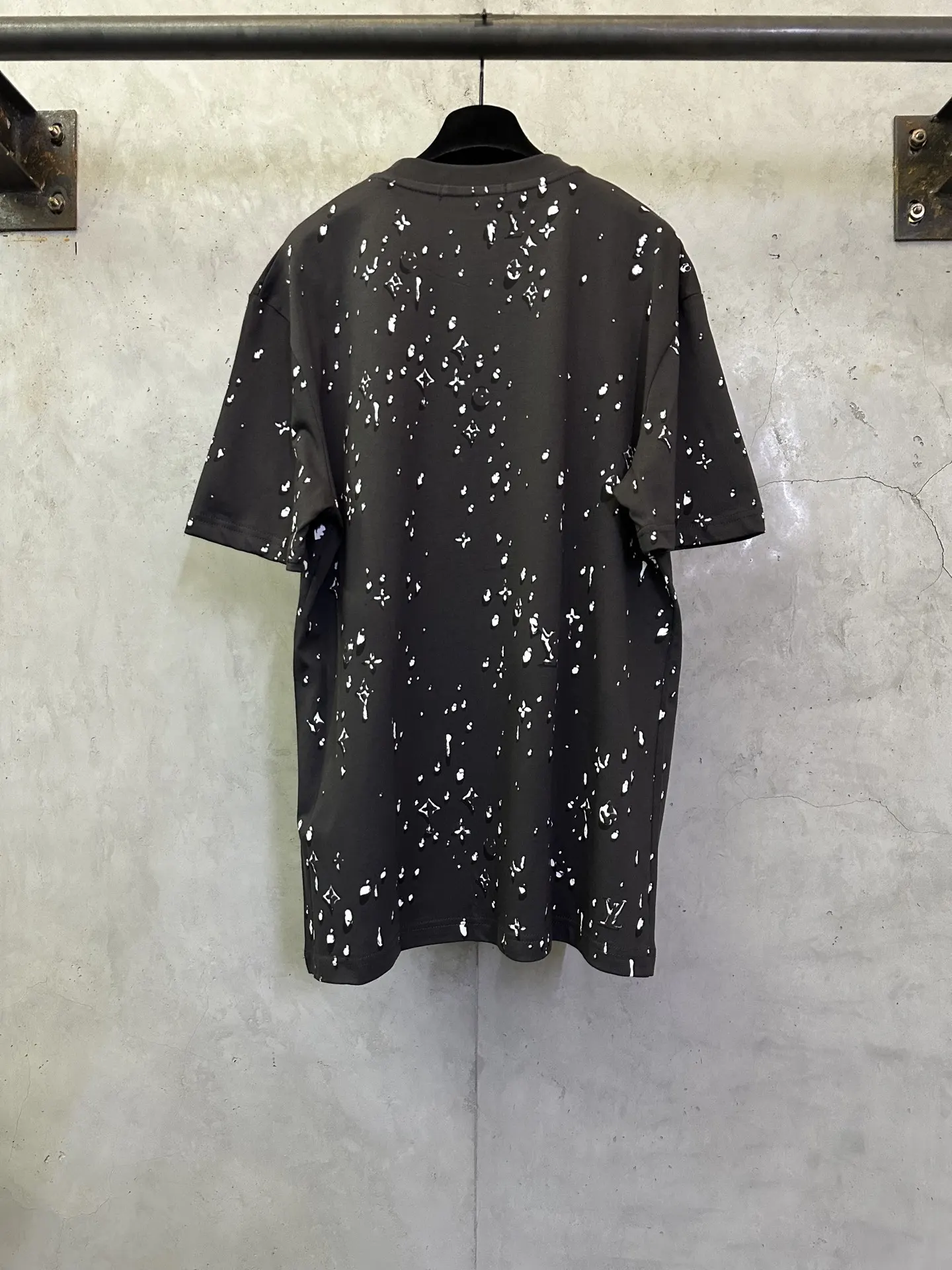 Monogram Paint Splatter Embellished T-Shirt D21011500 — view 2