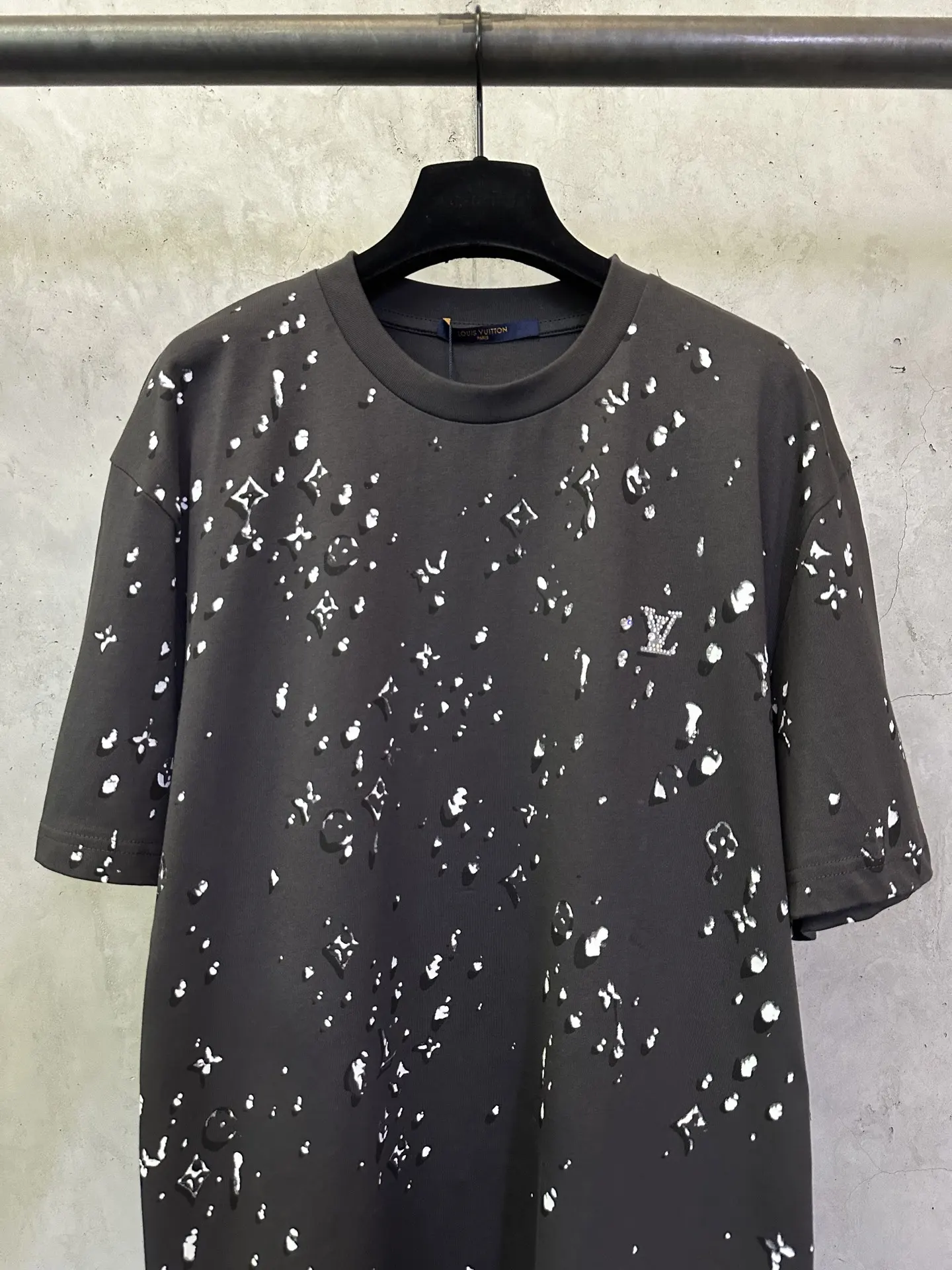 Monogram Paint Splatter Embellished T-Shirt D21011500 — view 3