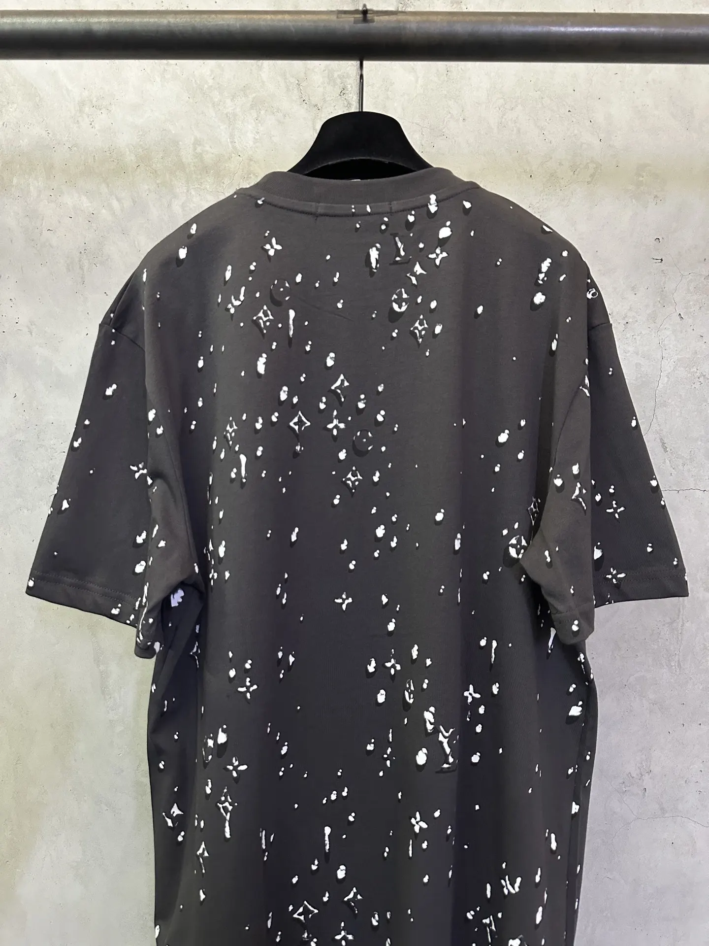 Monogram Paint Splatter Embellished T-Shirt D21011500 — view 5