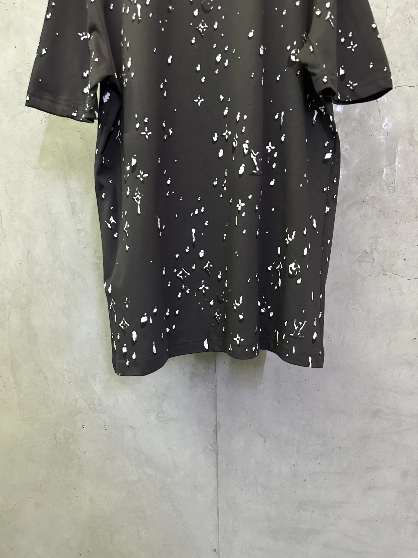 Monogram Paint Splatter Embellished T-Shirt D21011500 — view 6