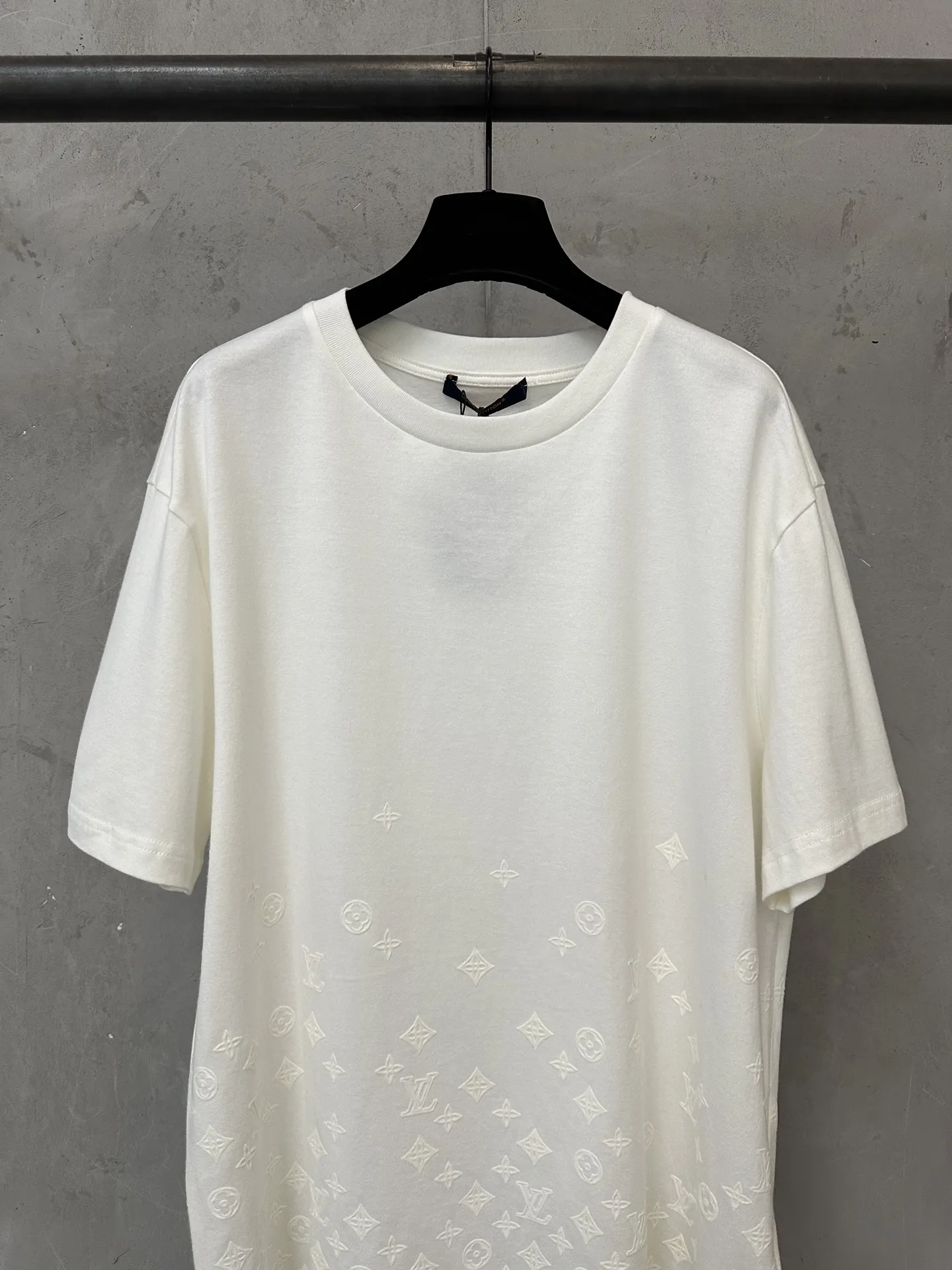 Monogram Gradient Flocked T-Shirt D21022206 — view 3